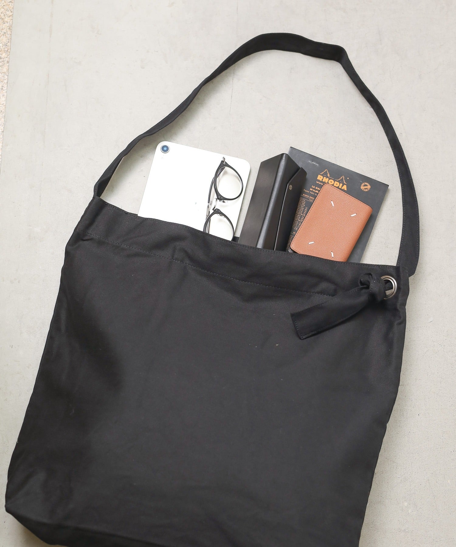 エーアールエムジー ar/mg クラフトリングショルダー (ブラック) ブラック