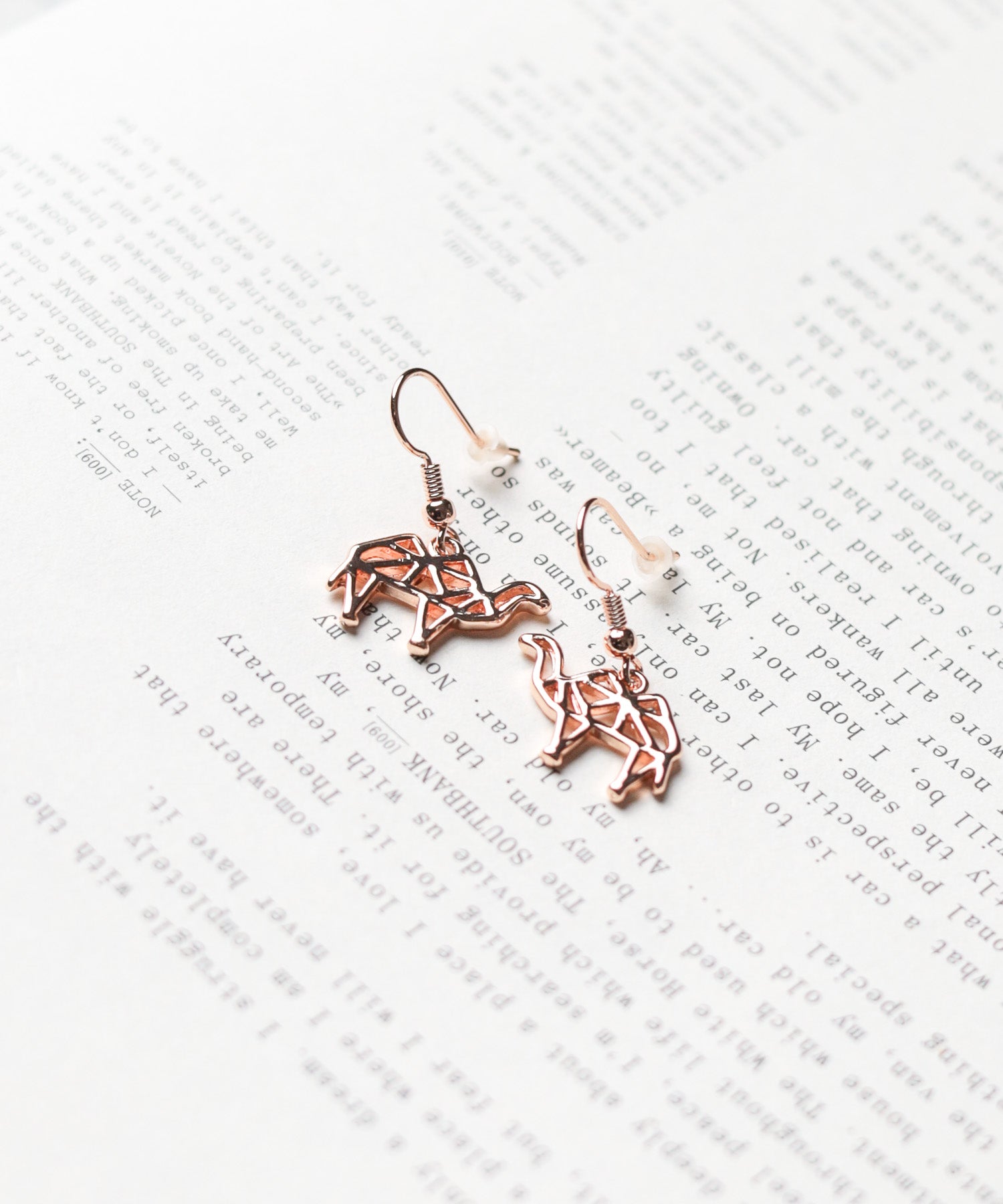 エーアールエムジー ar/mg ジオメトリックキャメルピアス (B) B