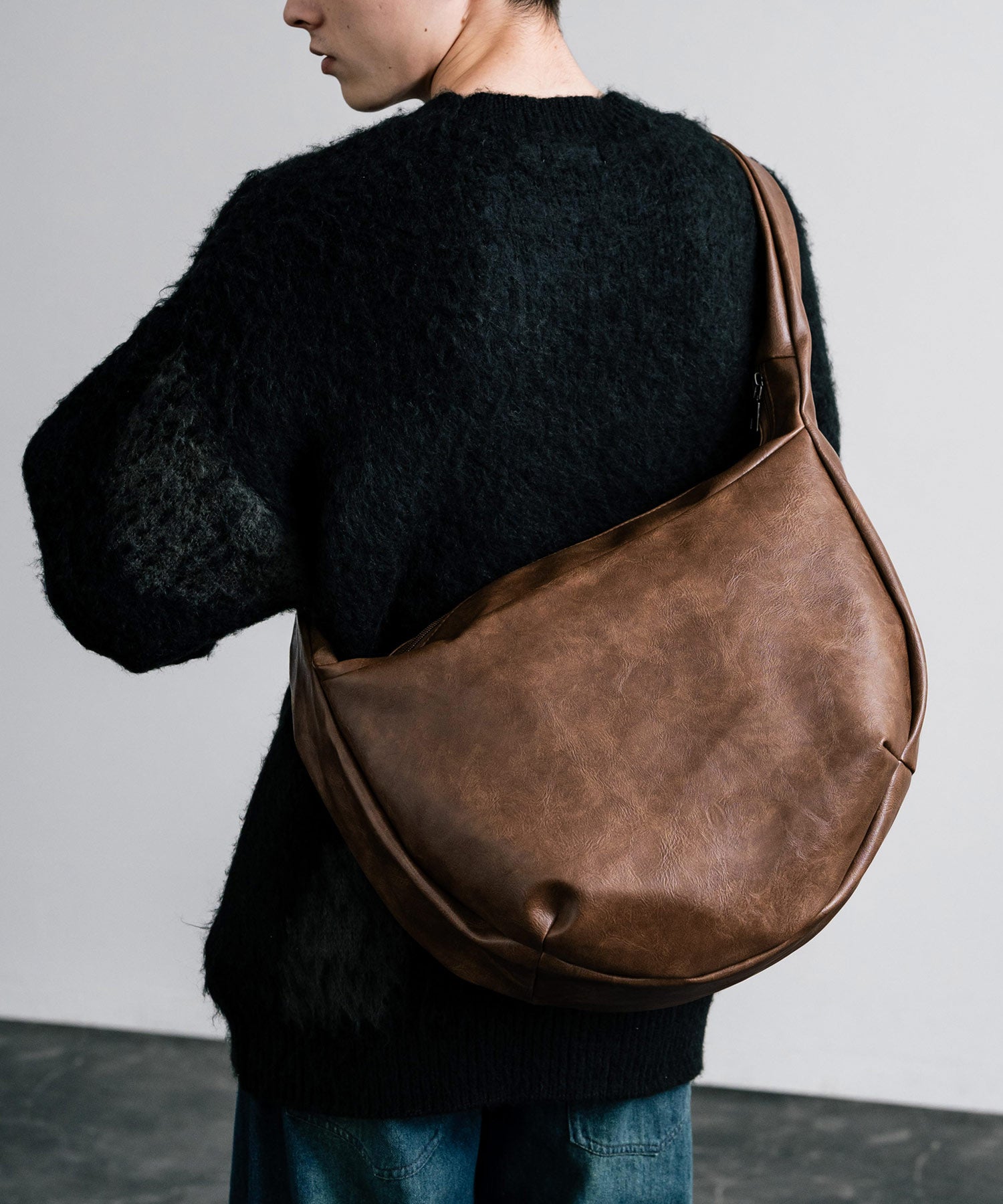 ロッキーモンロー Rocky Monroe 肩背包 PU 男士 女士 合成皮革 人造皮革 體包 斜背 肩背 A4 素色 簡約 旅行 休閒 乾淨利落 14290