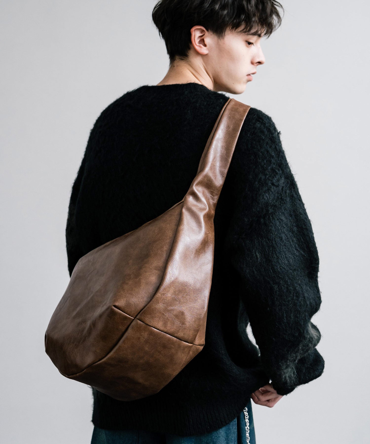 ロッキーモンロー Rocky Monroe 肩背包 PU 男士 女士 合成皮革 人造皮革 體包 斜背 肩背 A4 素色 簡約 旅行 休閒 乾淨利落 14290