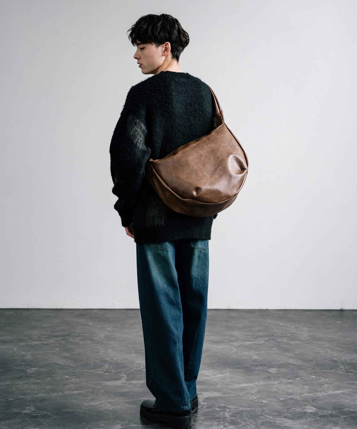 ロッキーモンロー Rocky Monroe 肩背包 PU 男士 女士 合成皮革 人造皮革 體包 斜背 肩背 A4 素色 簡約 旅行 休閒 乾淨利落 14290