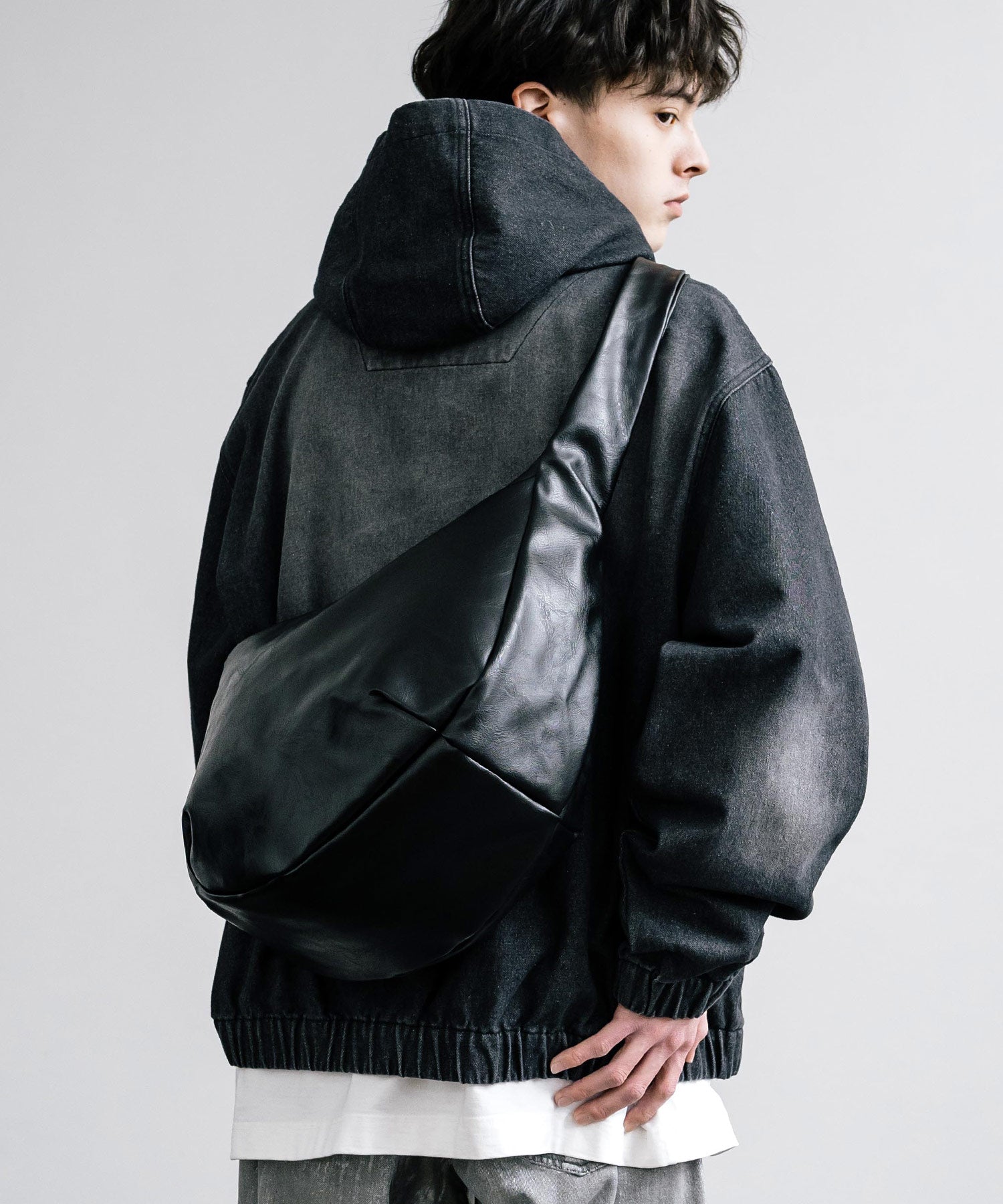 ロッキーモンロー Rocky Monroe 肩背包 PU 男士 女士 合成皮革 人造皮革 體包 斜背 肩背 A4 素色 簡約 旅行 休閒 乾淨利落 14290