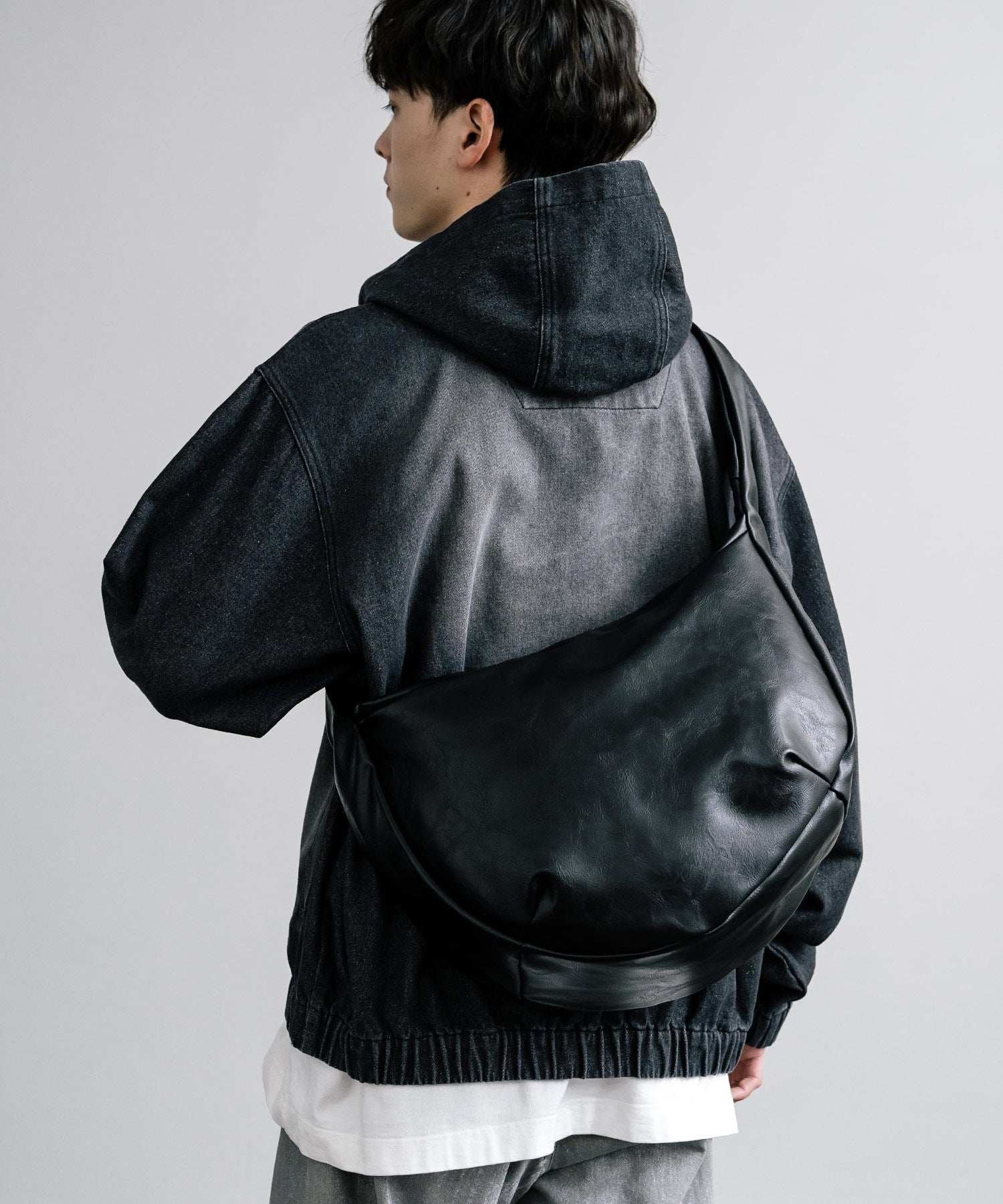 ロッキーモンロー Rocky Monroe 肩背包 PU 男士 女士 合成皮革 人造皮革 體包 斜背 肩背 A4 素色 簡約 旅行 休閒 乾淨利落 14290