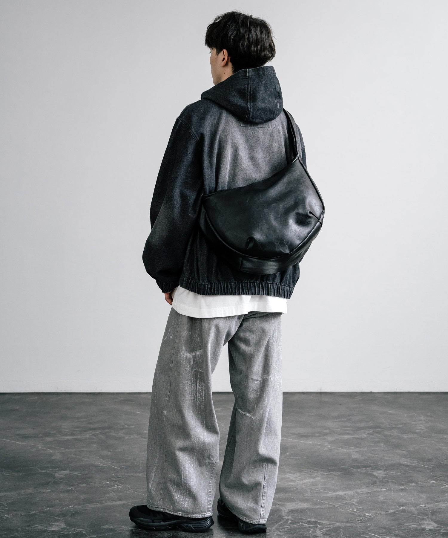 ロッキーモンロー Rocky Monroe 肩背包 PU 男士 女士 合成皮革 人造皮革 體包 斜背 肩背 A4 素色 簡約 旅行 休閒 乾淨利落 14290