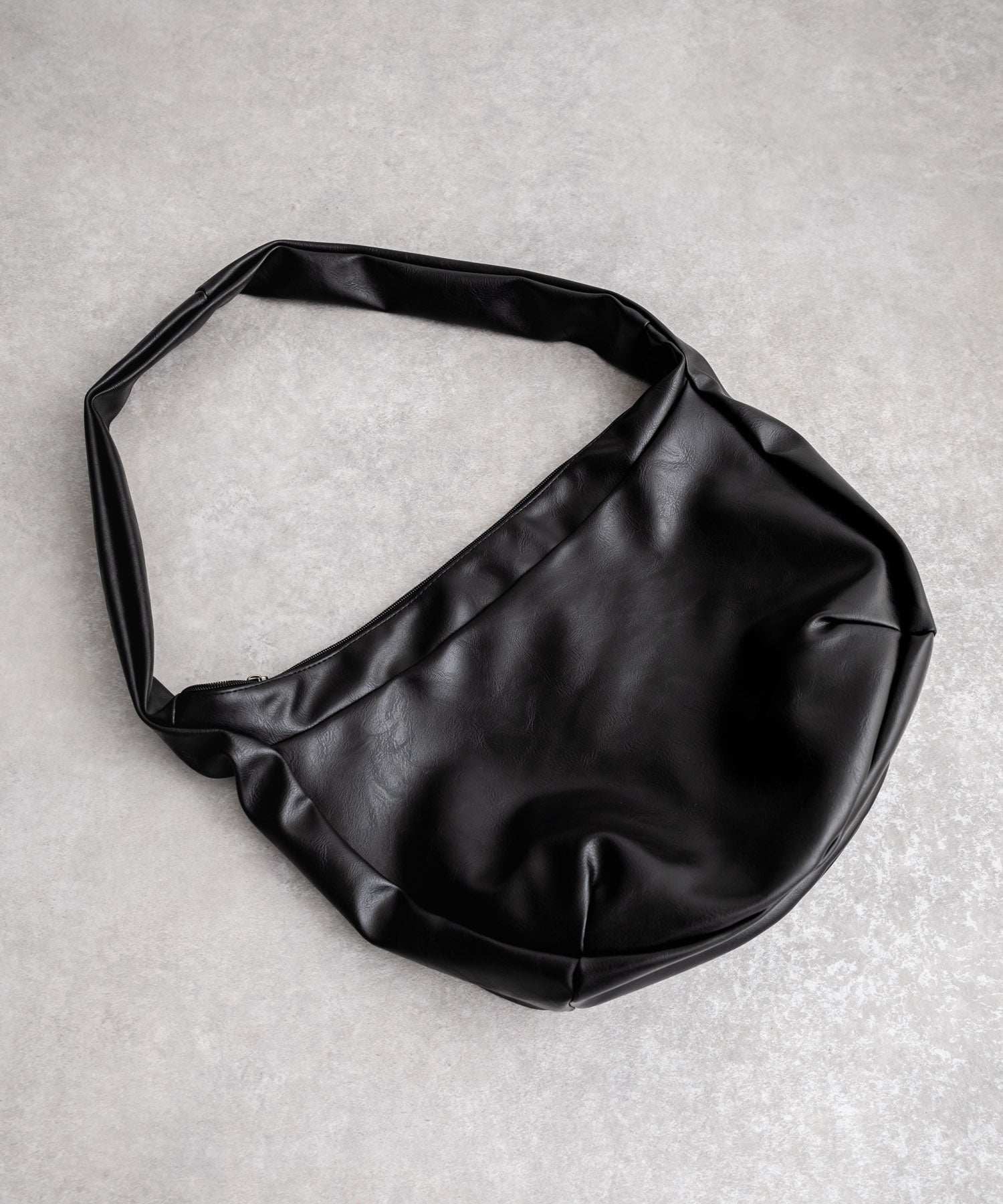 ロッキーモンロー Rocky Monroe 肩背包 PU 男士 女士 合成皮革 人造皮革 體包 斜背 肩背 A4 素色 簡約 旅行 休閒 乾淨利落 14290