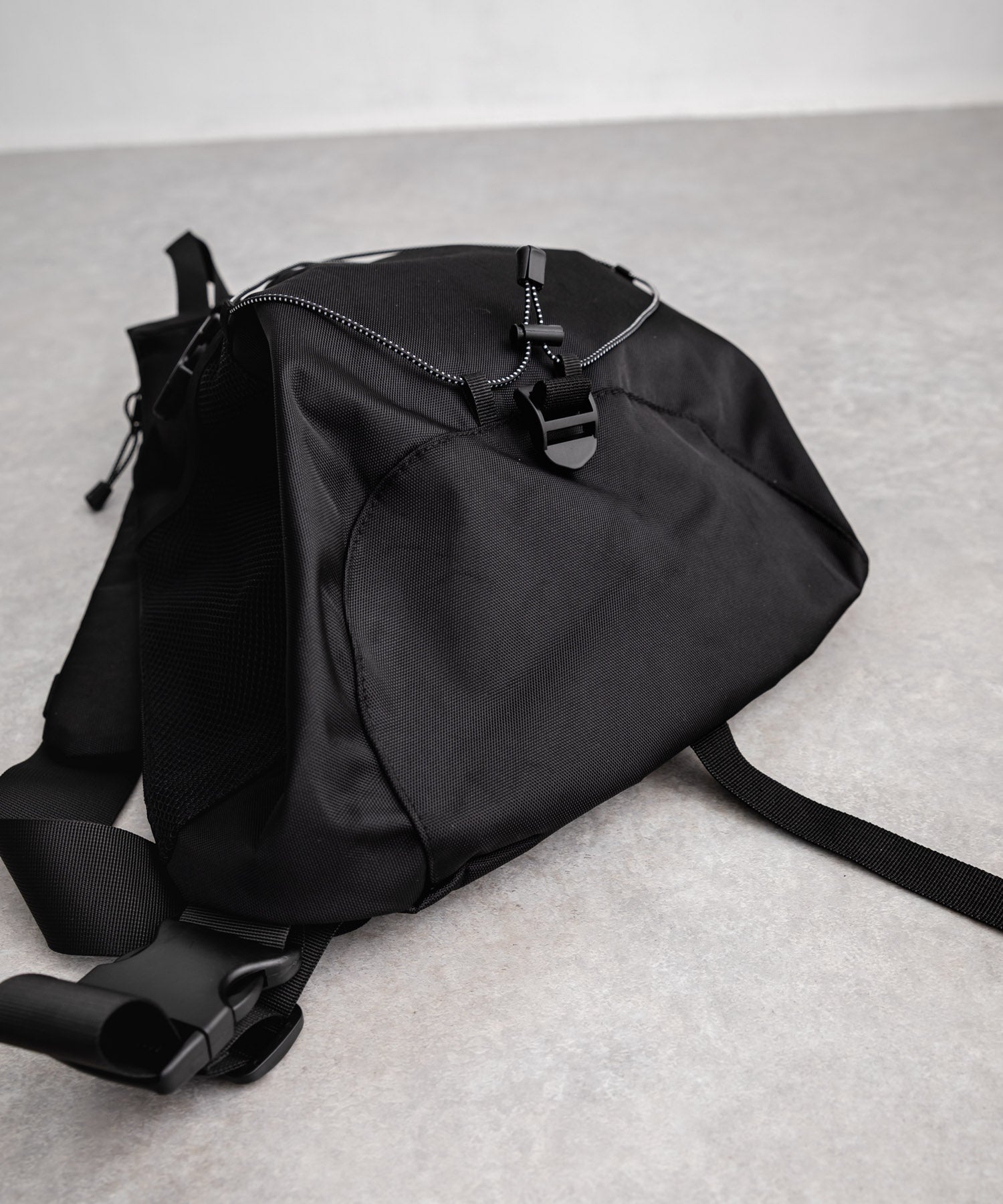 Rocky Monroe Body Bag for Men and Women Sling One Shoulder Bag Triangle Crossbody Shoulder Bag A4 Large Capacity Wide Gusset Travel Gym Simple Casual 14289