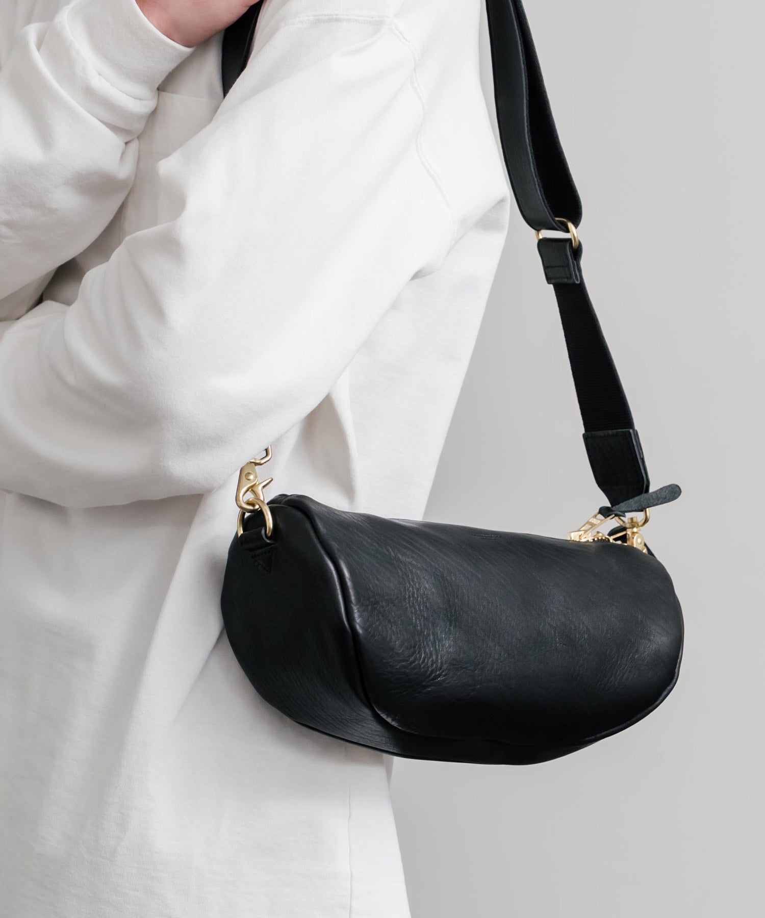 ロッキーモンロー Rocky Monroe ショルダーバッグ レザー 牛革 メンズ レディース 軽量 オイルレザー 姫路レザー 日本製 Butler Verner Sails JI-3001 15213 (ブラック) ブラック