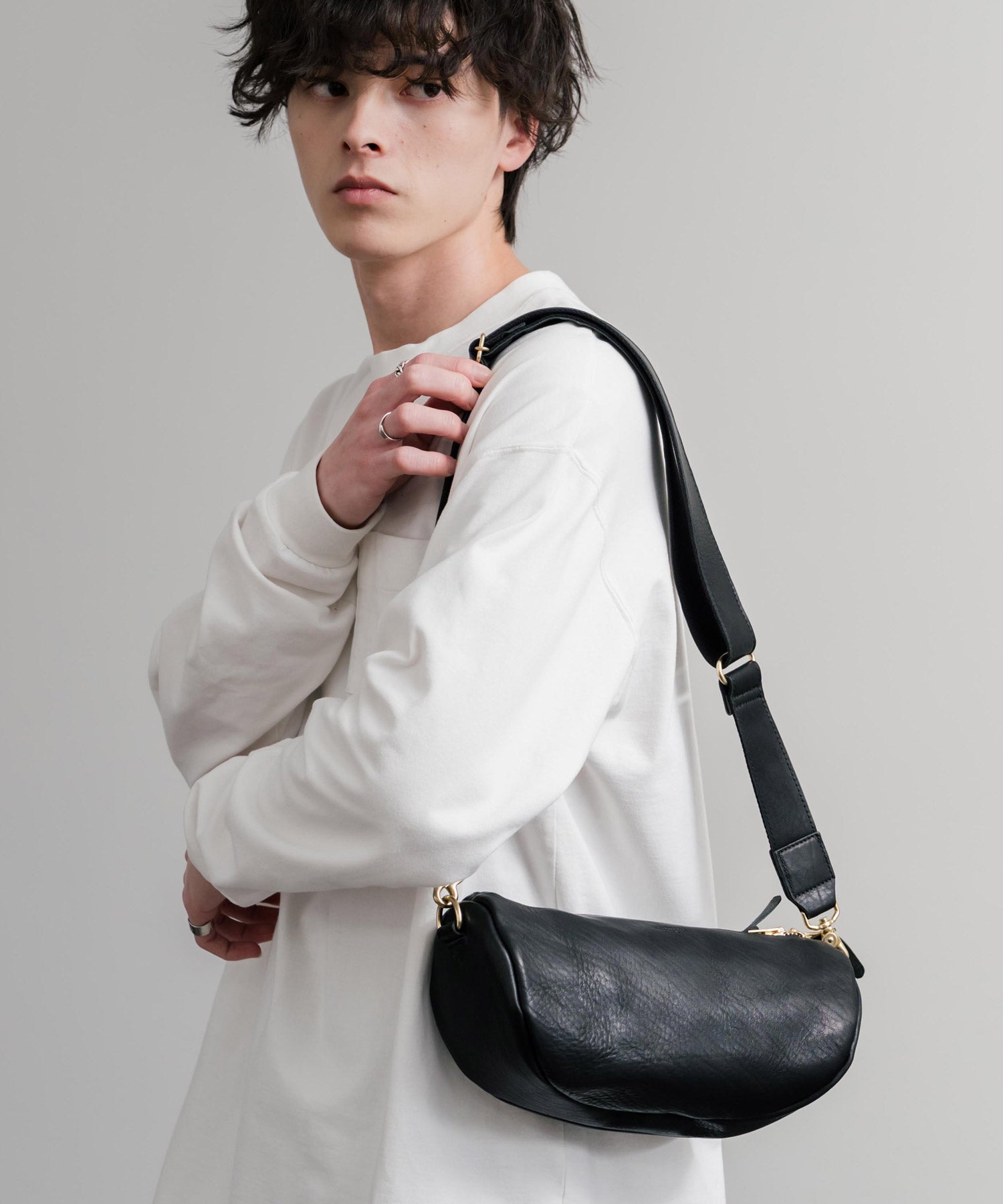 ロッキーモンロー Rocky Monroe ショルダーバッグ レザー 牛革 メンズ レディース 軽量 オイルレザー 姫路レザー 日本製 Butler Verner Sails JI-3001 15213 (ブラック) ブラック