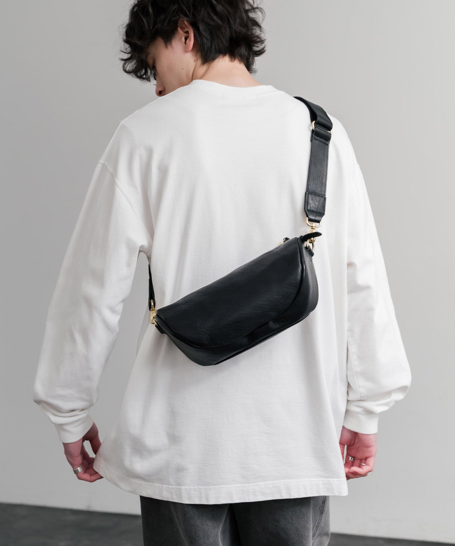 ロッキーモンロー Rocky Monroe ショルダーバッグ レザー 牛革 メンズ レディース 軽量 オイルレザー 姫路レザー 日本製 Butler Verner Sails JI-3001 15213 (ブラック) ブラック