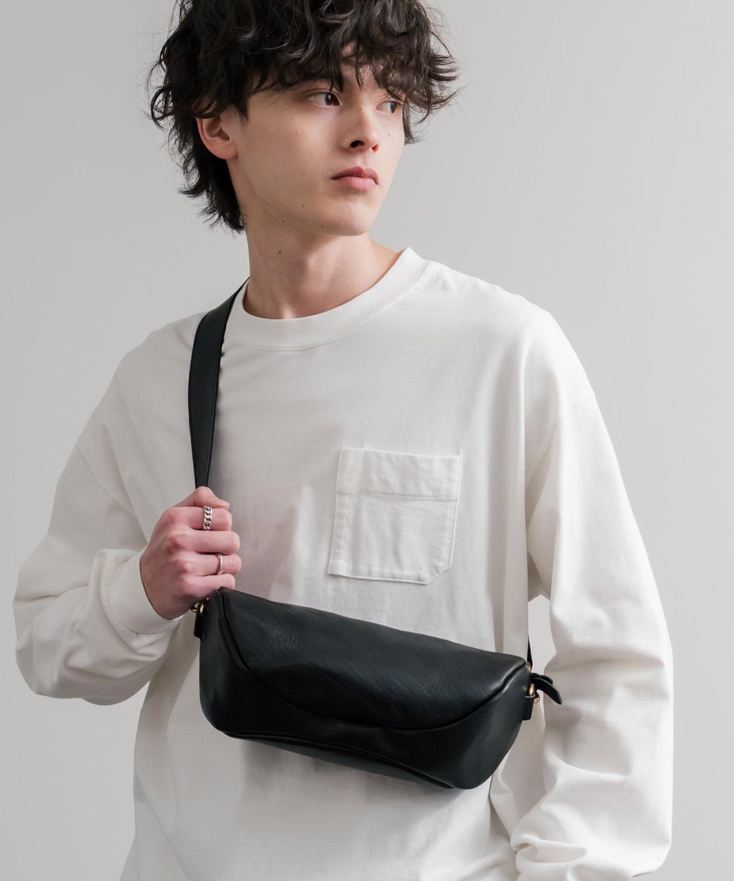 ロッキーモンロー Rocky Monroe ショルダーバッグ レザー 牛革 メンズ レディース 軽量 オイルレザー 姫路レザー 日本製 Butler Verner Sails JI-3001 15213 (ブラック) ブラック