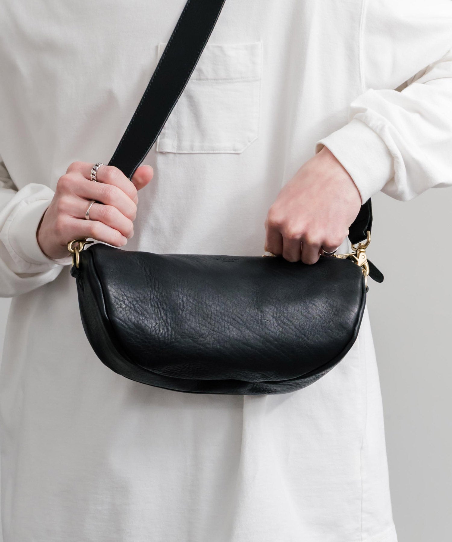 ロッキーモンロー Rocky Monroe ショルダーバッグ レザー 牛革 メンズ レディース 軽量 オイルレザー 姫路レザー 日本製 Butler Verner Sails JI-3001 15213 (ブラック) ブラック