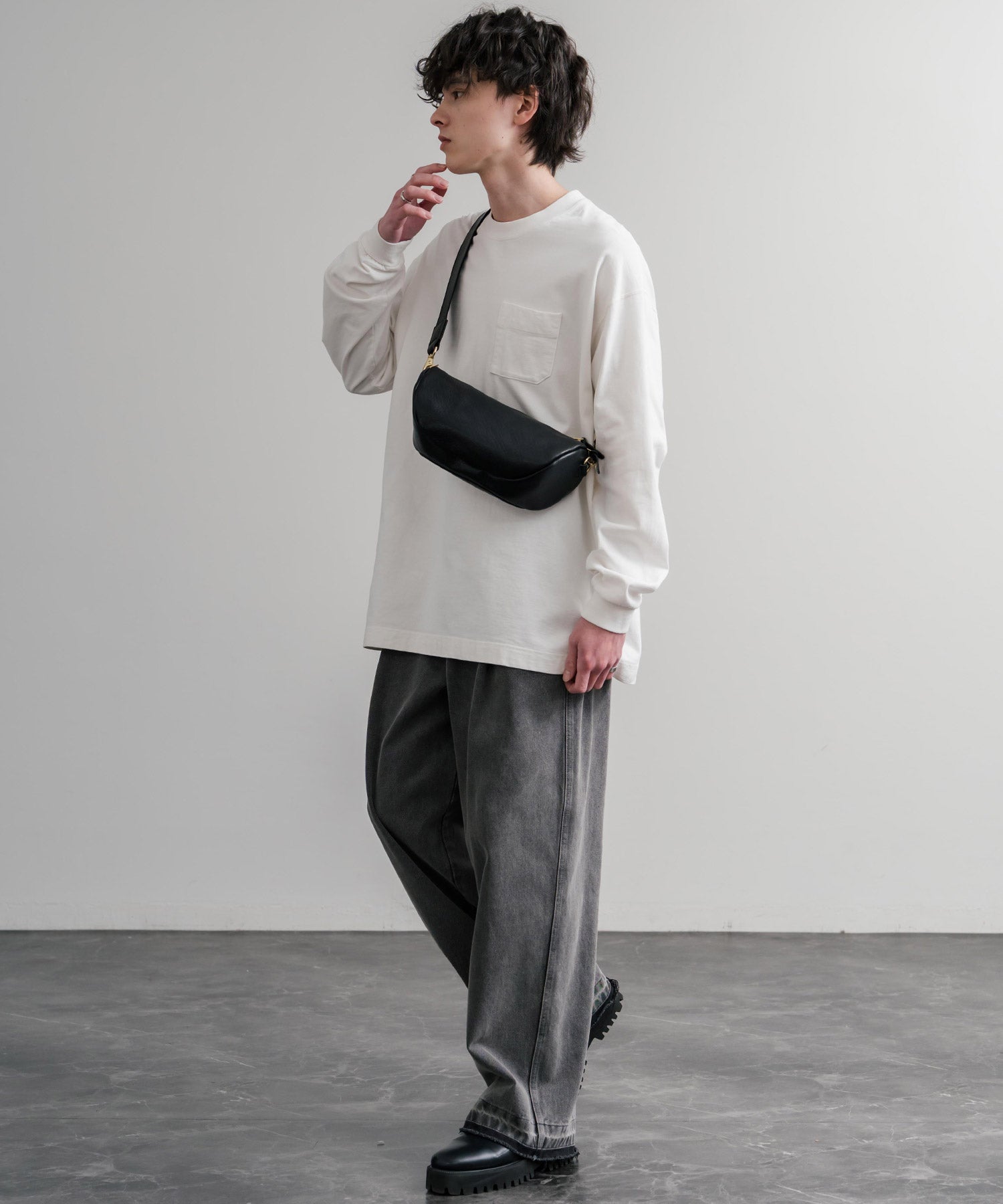 ロッキーモンロー Rocky Monroe ショルダーバッグ レザー 牛革 メンズ レディース 軽量 オイルレザー 姫路レザー 日本製 Butler Verner Sails JI-3001 15213 (ブラック) ブラック