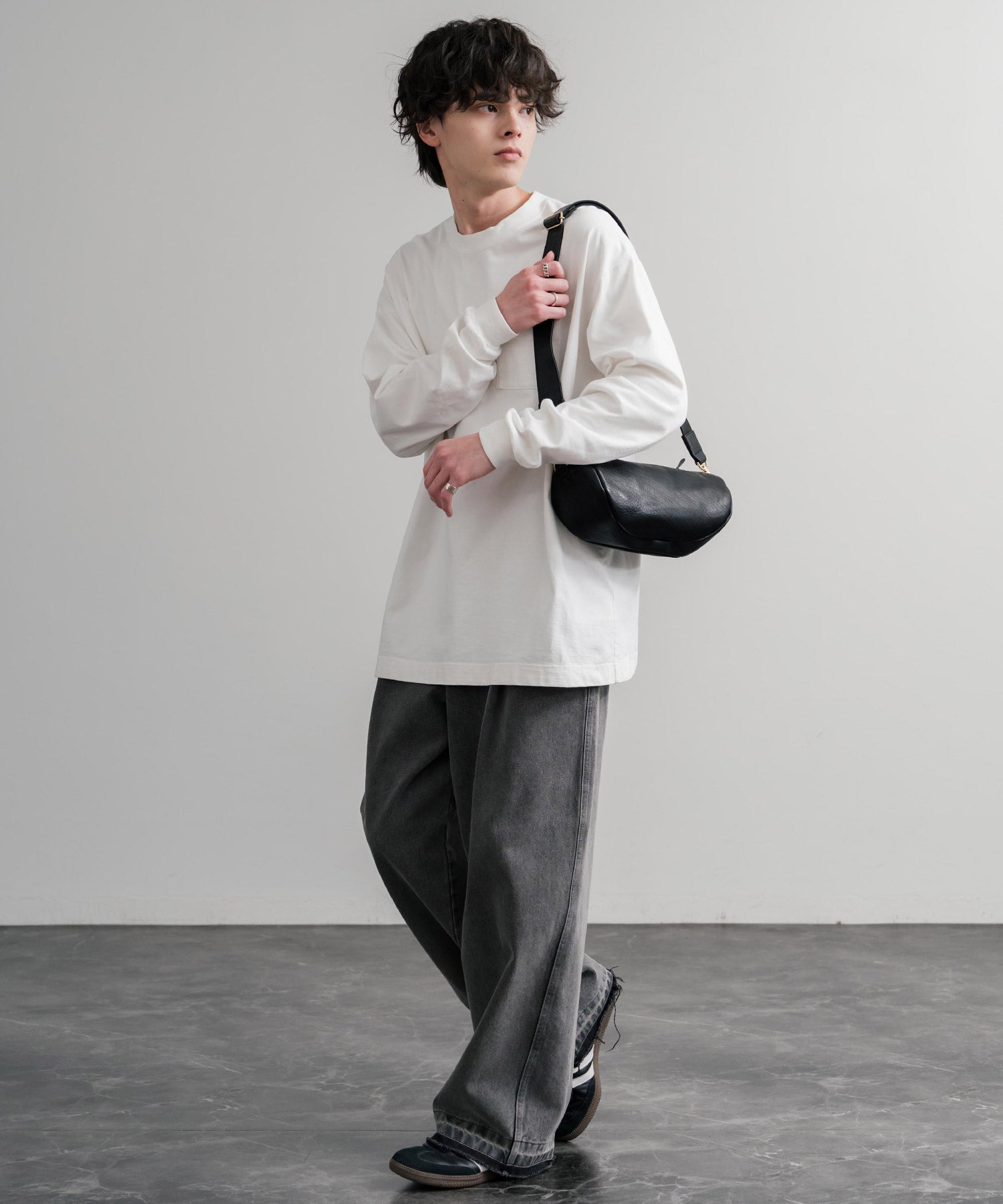 ロッキーモンロー Rocky Monroe ショルダーバッグ レザー 牛革 メンズ レディース 軽量 オイルレザー 姫路レザー 日本製 Butler Verner Sails JI-3001 15213 (ブラック) ブラック