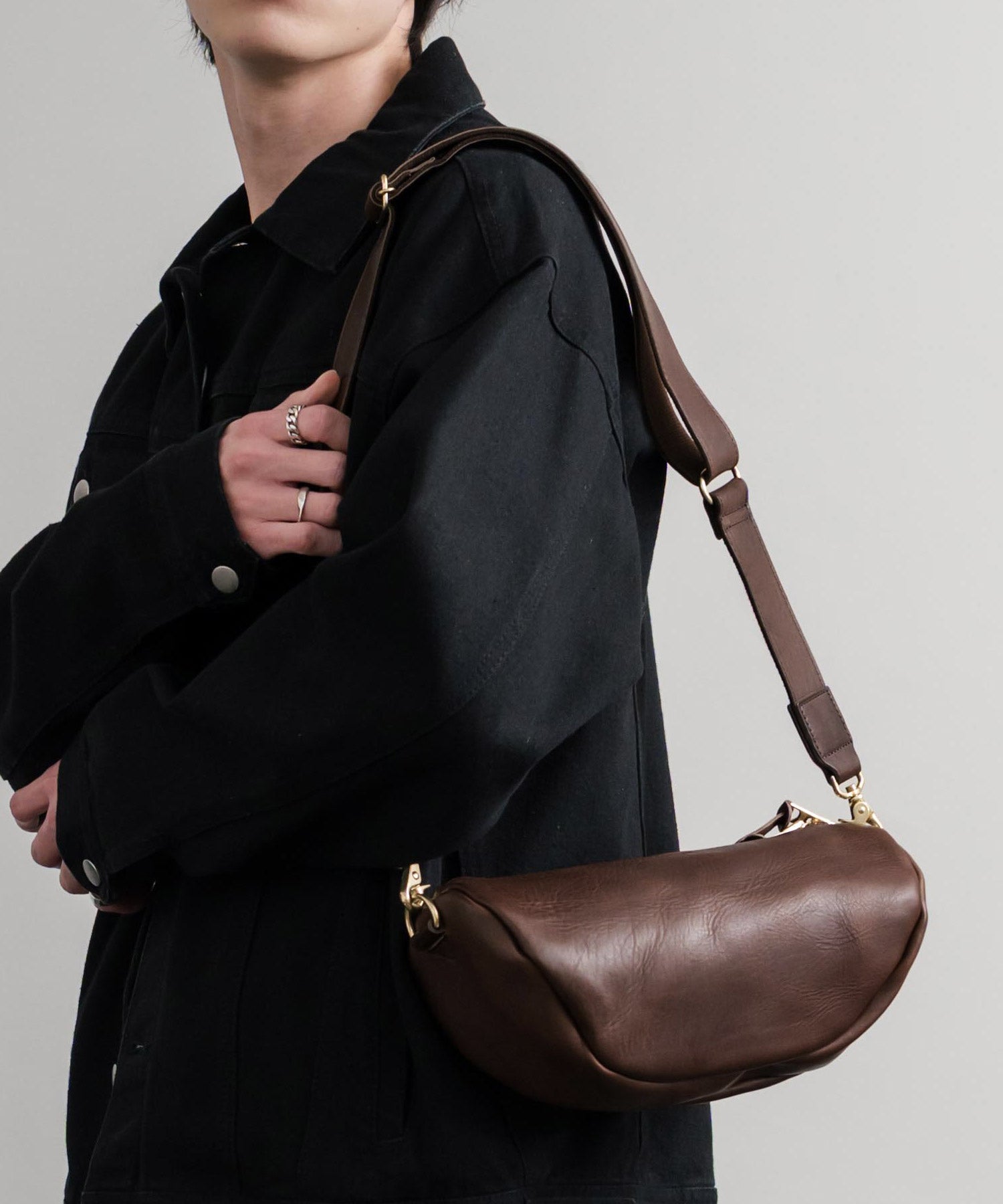 ロッキーモンロー Rocky Monroe ショルダーバッグ レザー 牛革 メンズ レディース 軽量 オイルレザー 姫路レザー 日本製 Butler Verner Sails JI-3001 15213 (ブラック) ブラック