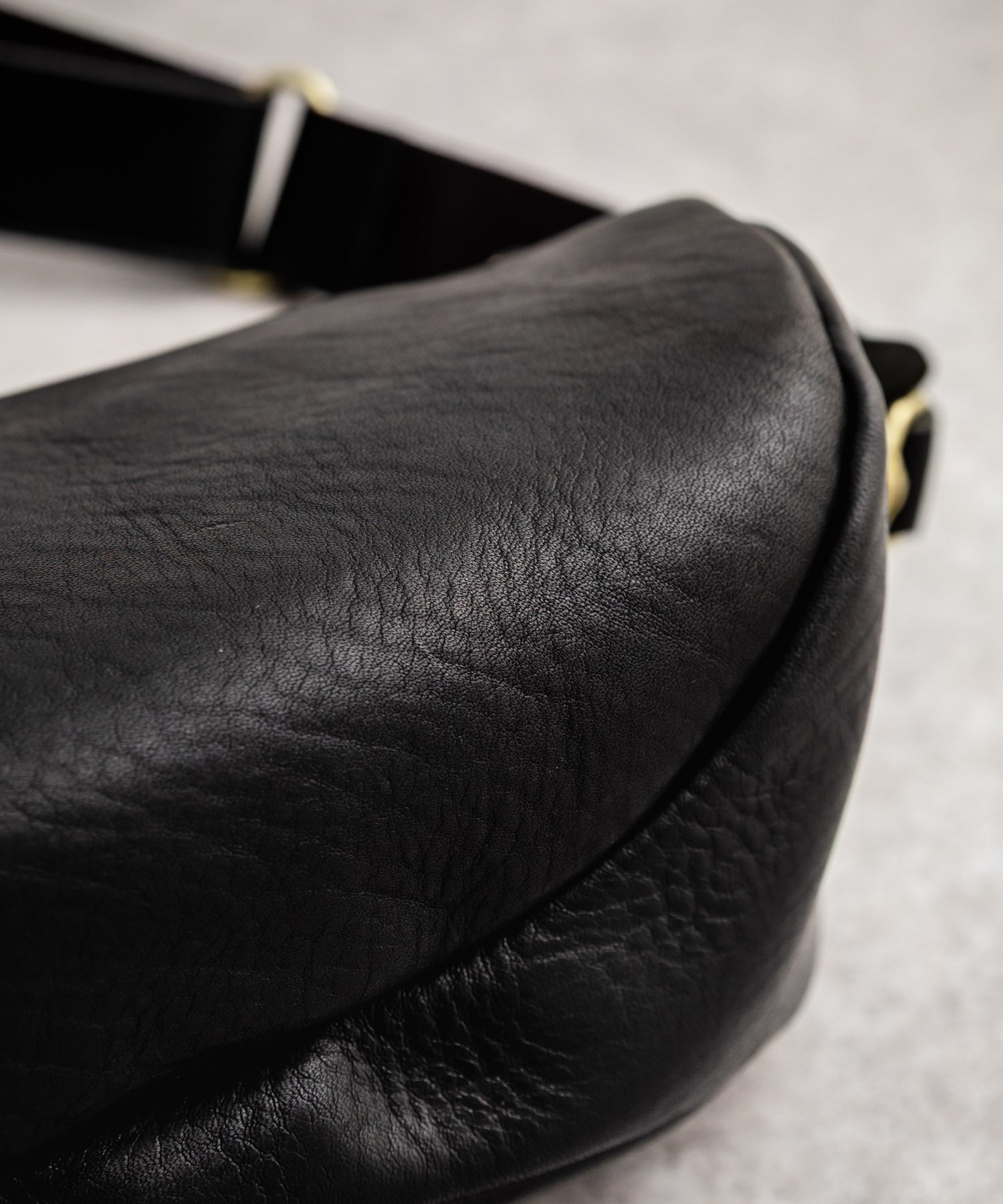 ロッキーモンロー Rocky Monroe ショルダーバッグ レザー 牛革 メンズ レディース 軽量 オイルレザー 姫路レザー 日本製 Butler Verner Sails JI-3001 15213 (ブラック) ブラック