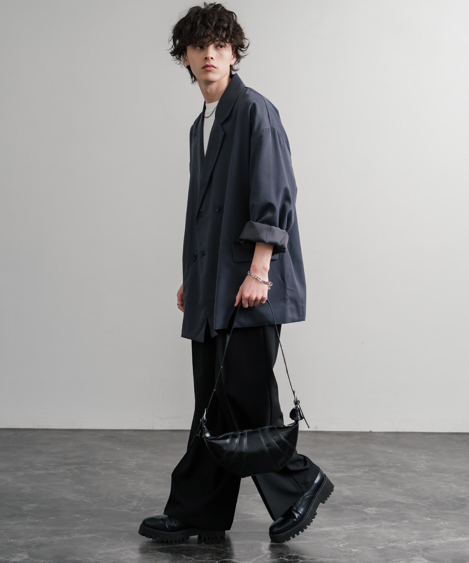 ロッキーモンロー Rocky Monroe ボディバッグ ショルダー クロワッサン型 無地 メンズ レディース ミニ サブ 肩掛け 斜め掛け 鞄 PUレザー 合成皮革 軽量 旅行 フェス 15510 (ブラック) ブラック