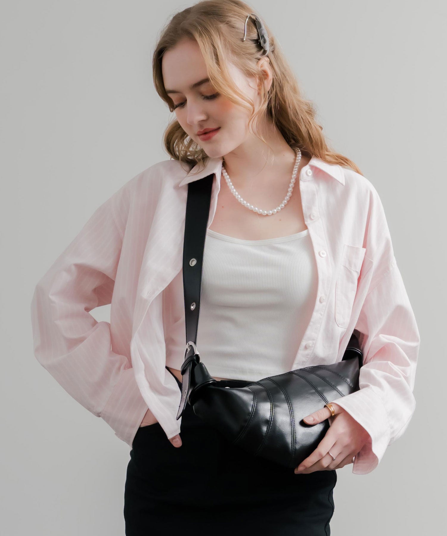 ロッキーモンロー Rocky Monroe ボディバッグ ショルダー クロワッサン型 無地 メンズ レディース ミニ サブ 肩掛け 斜め掛け 鞄 PUレザー 合成皮革 軽量 旅行 フェス 15510 (ブラック) ブラック