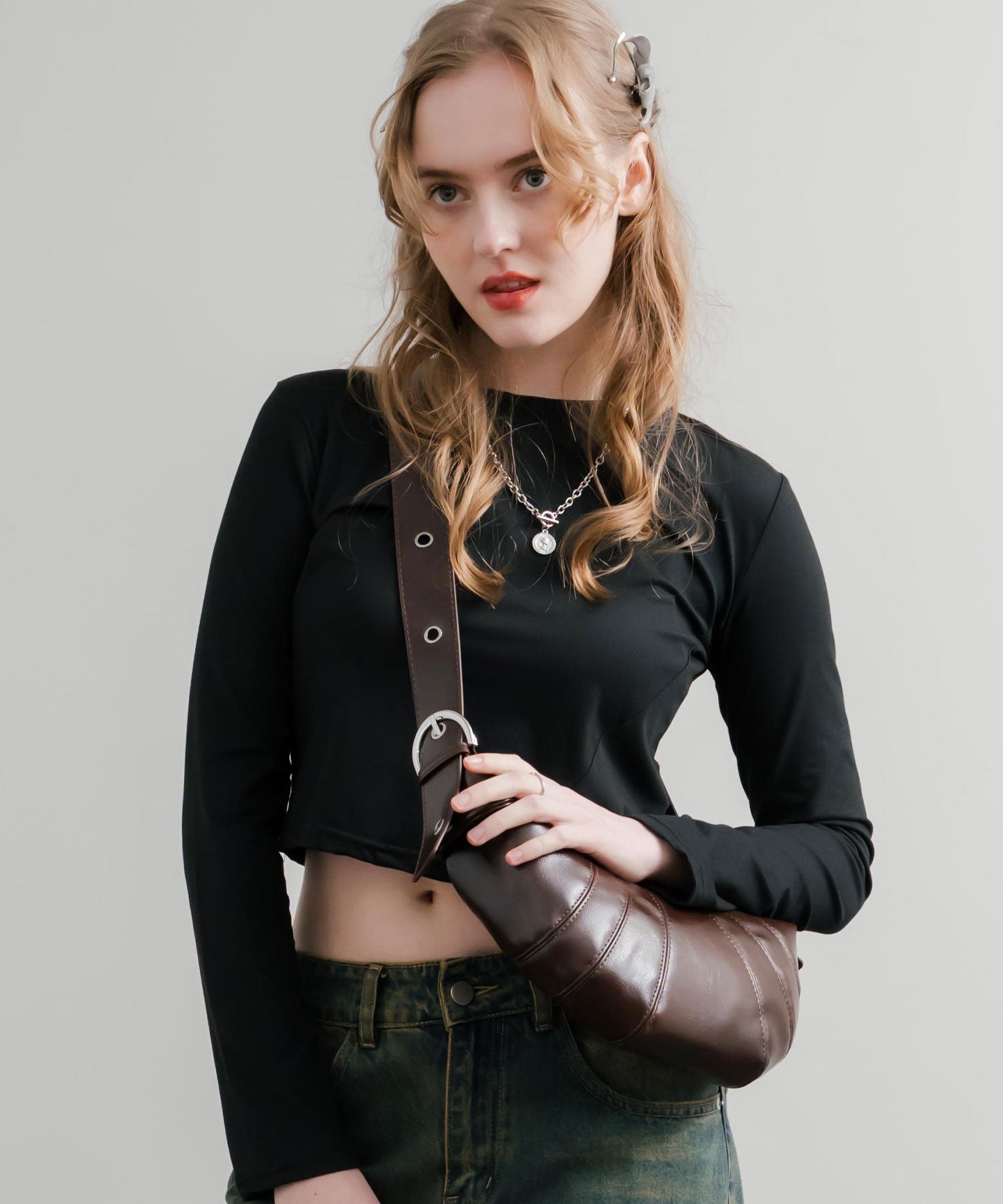 ロッキーモンロー Rocky Monroe ボディバッグ ショルダー クロワッサン型 無地 メンズ レディース ミニ サブ 肩掛け 斜め掛け 鞄 PUレザー 合成皮革 軽量 旅行 フェス 15510 (ブラック) ブラック