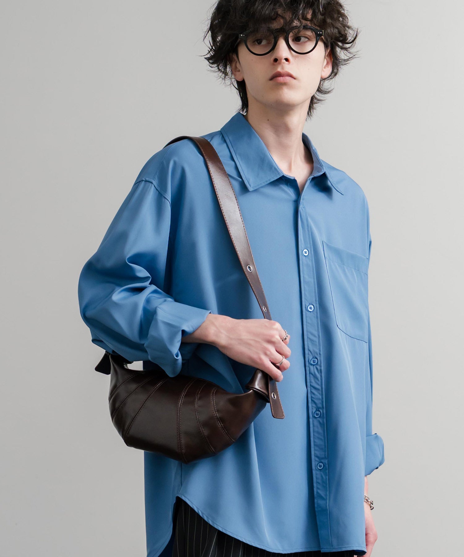 ロッキーモンロー Rocky Monroe ボディバッグ ショルダー クロワッサン型 無地 メンズ レディース ミニ サブ 肩掛け 斜め掛け 鞄 PUレザー 合成皮革 軽量 旅行 フェス 15510 (ブラック) ブラック