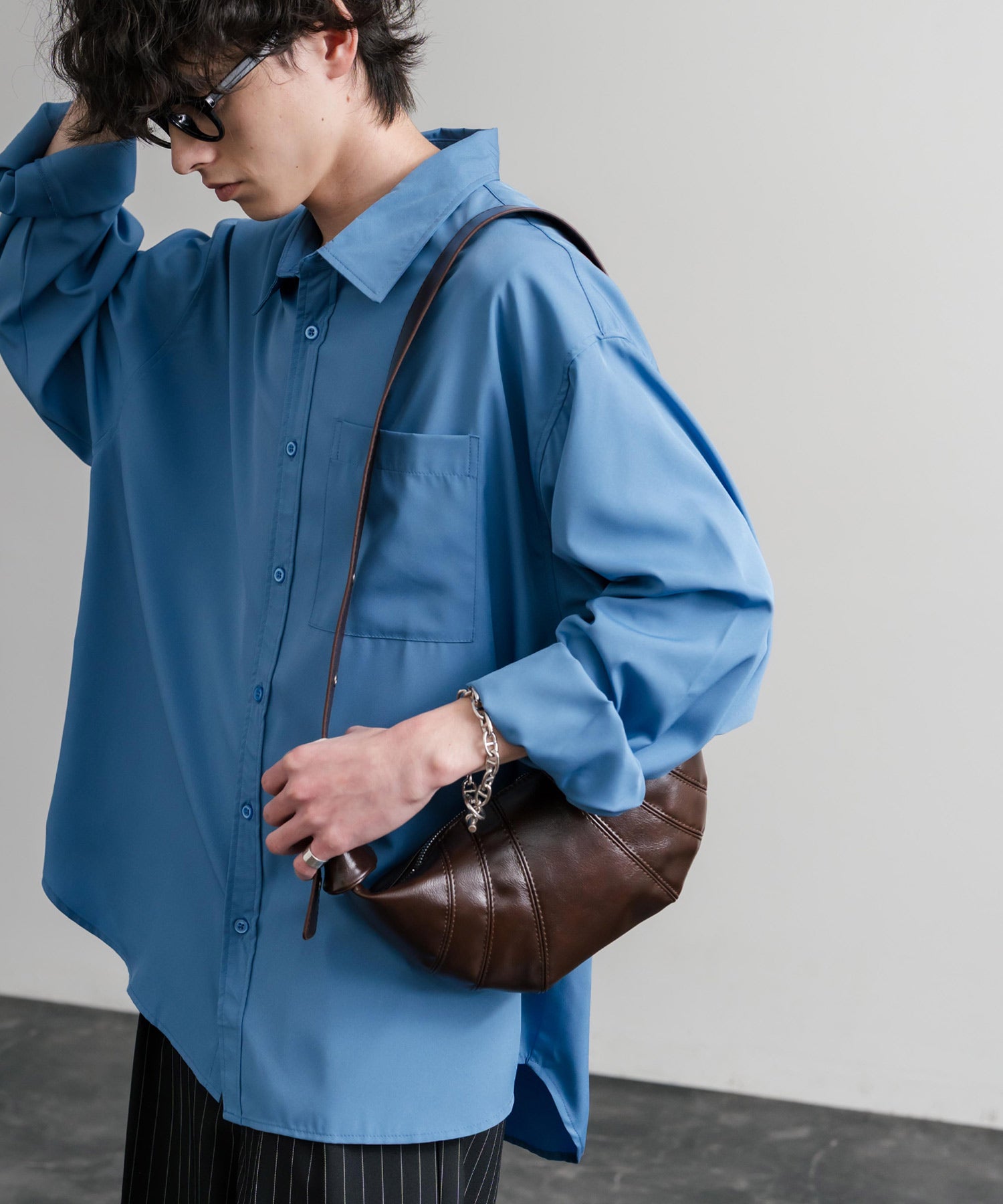 ロッキーモンロー Rocky Monroe ボディバッグ ショルダー クロワッサン型 無地 メンズ レディース ミニ サブ 肩掛け 斜め掛け 鞄 PUレザー 合成皮革 軽量 旅行 フェス 15510 (ブラック) ブラック