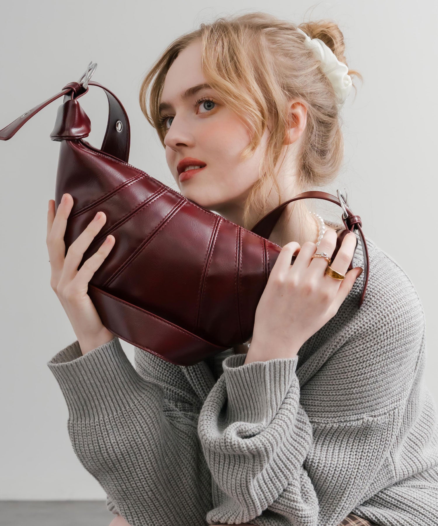 ロッキーモンロー Rocky Monroe ボディバッグ ショルダー クロワッサン型 無地 メンズ レディース ミニ サブ 肩掛け 斜め掛け 鞄 PUレザー 合成皮革 軽量 旅行 フェス 15510 (ブラック) ブラック