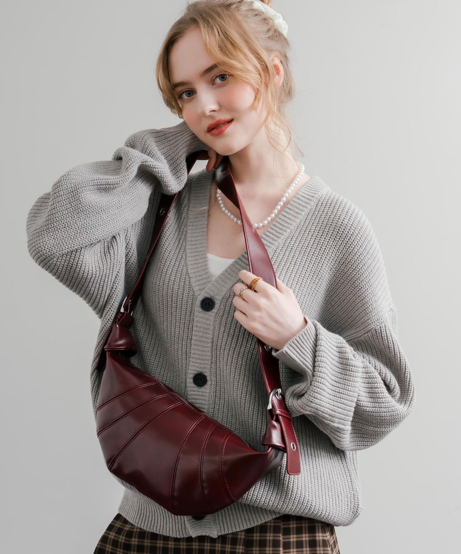 ロッキーモンロー Rocky Monroe ボディバッグ ショルダー クロワッサン型 無地 メンズ レディース ミニ サブ 肩掛け 斜め掛け 鞄 PUレザー 合成皮革 軽量 旅行 フェス 15510 (ブラック) ブラック