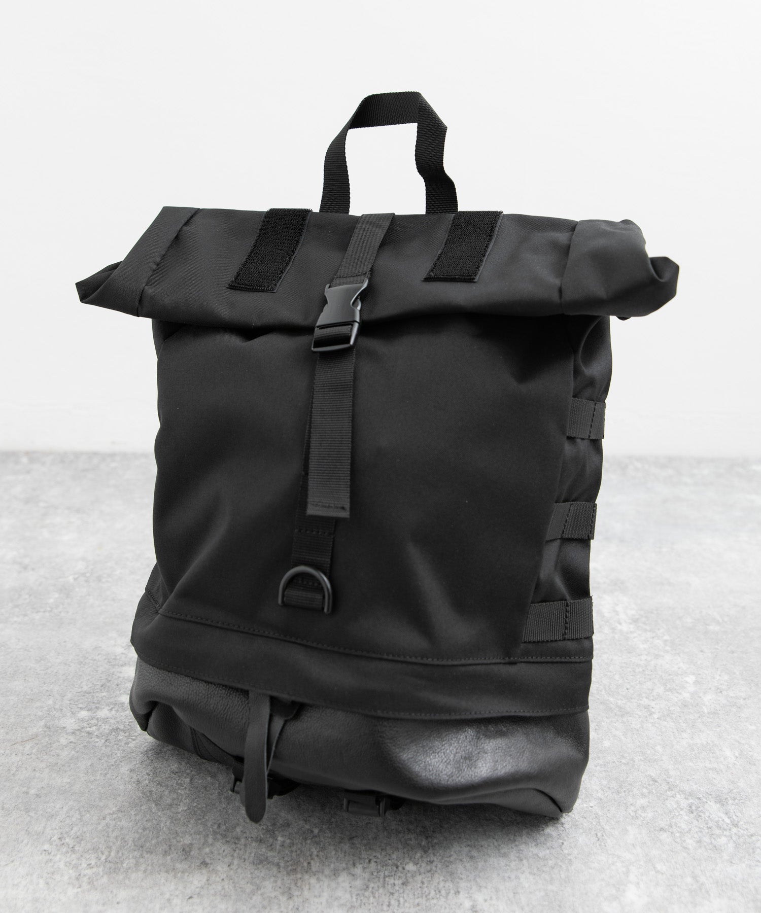 ロッキーモンロー Rocky Monroe リュック バックパック メンズ バッグ 鞄 大容量 本革 牛革 レザー コーデュラ610P ロールトップ カジュアル アウトドア 旅行 通勤 通学 日本製 国産 (ブラック) ブラック