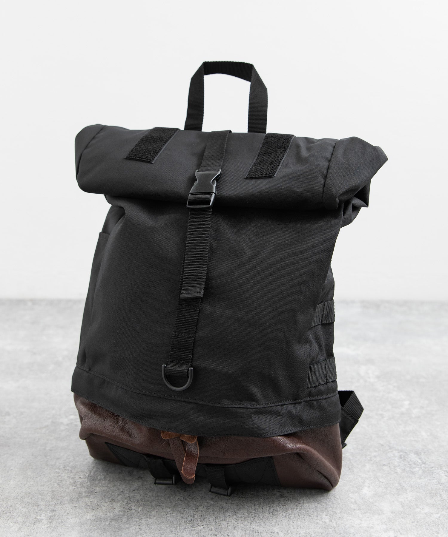 ロッキーモンロー Rocky Monroe リュック バックパック メンズ バッグ 鞄 大容量 本革 牛革 レザー コーデュラ610P ロールトップ カジュアル アウトドア 旅行 通勤 通学 日本製 国産 (ブラック) ブラック