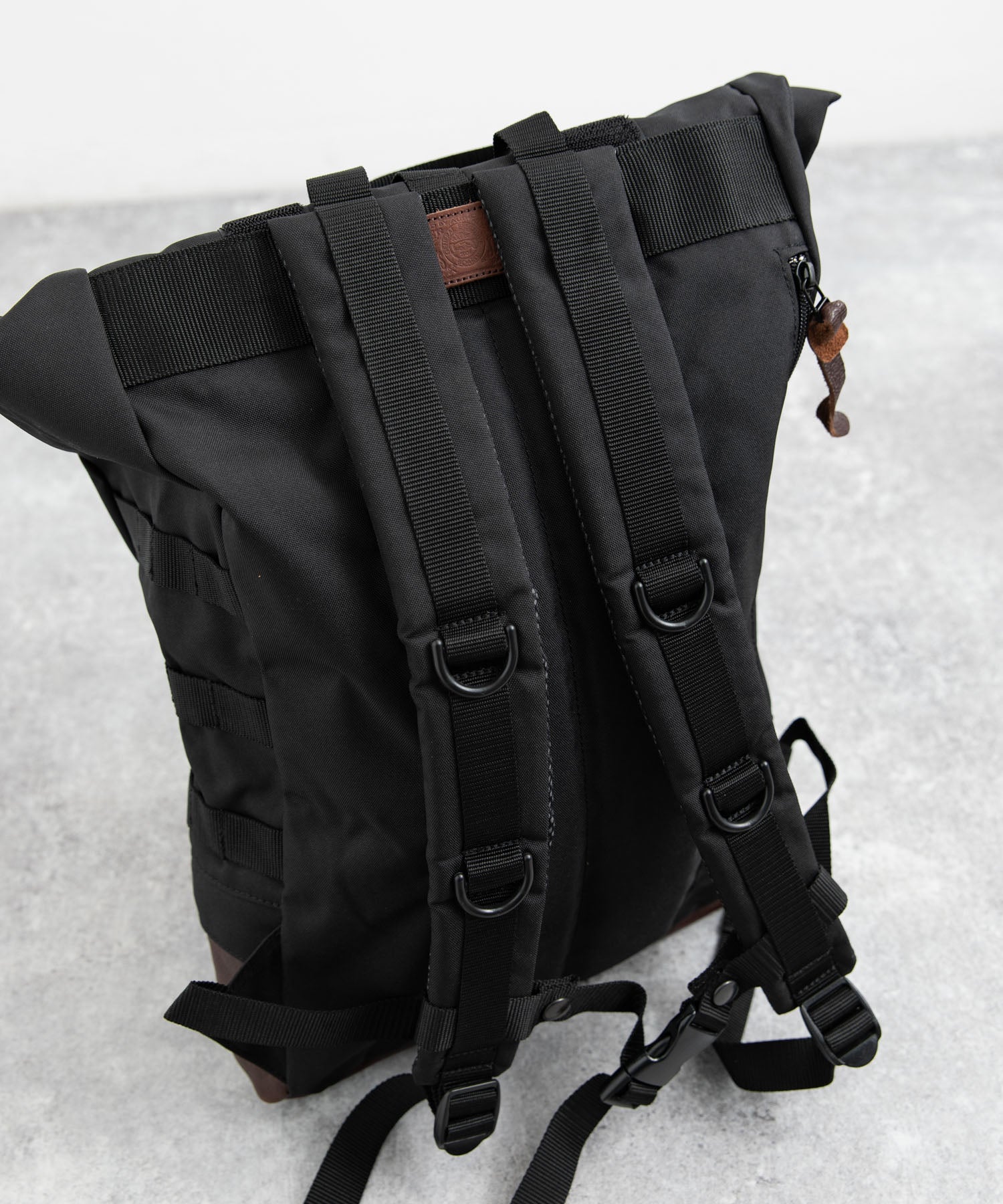 ロッキーモンロー Rocky Monroe リュック バックパック メンズ バッグ 鞄 大容量 本革 牛革 レザー コーデュラ610P ロールトップ カジュアル アウトドア 旅行 通勤 通学 日本製 国産 (ブラック) ブラック