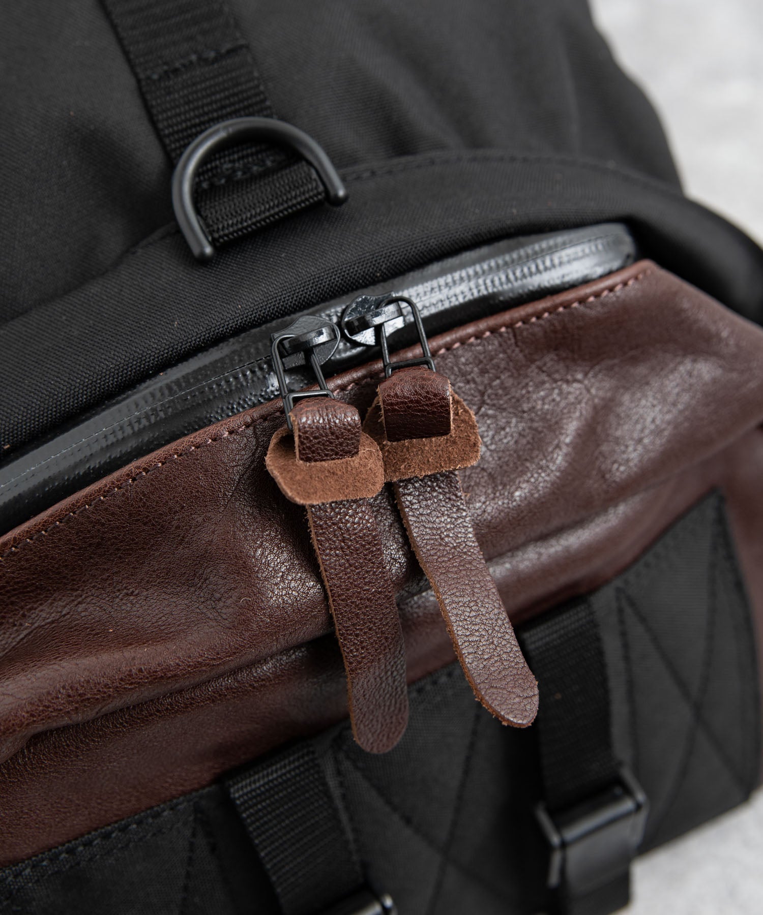 ロッキーモンロー Rocky Monroe リュック バックパック メンズ バッグ 鞄 大容量 本革 牛革 レザー コーデュラ610P ロールトップ カジュアル アウトドア 旅行 通勤 通学 日本製 国産 (ブラック) ブラック