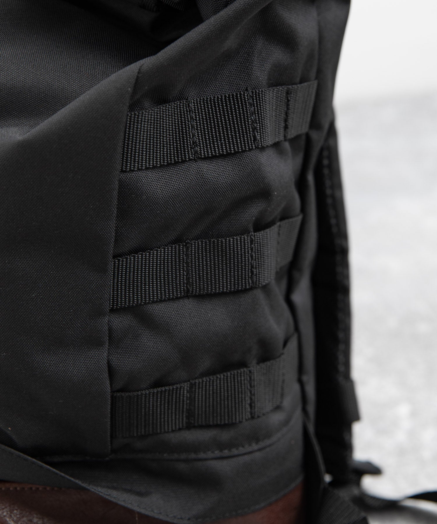 ロッキーモンロー Rocky Monroe リュック バックパック メンズ バッグ 鞄 大容量 本革 牛革 レザー コーデュラ610P ロールトップ カジュアル アウトドア 旅行 通勤 通学 日本製 国産 (ブラック) ブラック