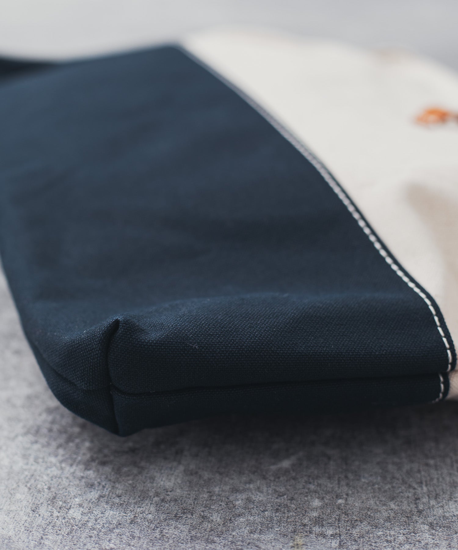 ロッキーモンロー Rocky Monroe クラッチバッグ メンズ レディース 鞄 口枠 日本製 国産 カジュアル シンプル キャンバス 綿 コットン 収納力抜群 散歩 PC タブレット がま口 Butl (ネイビー×キナリ) ネイビー×キナリ