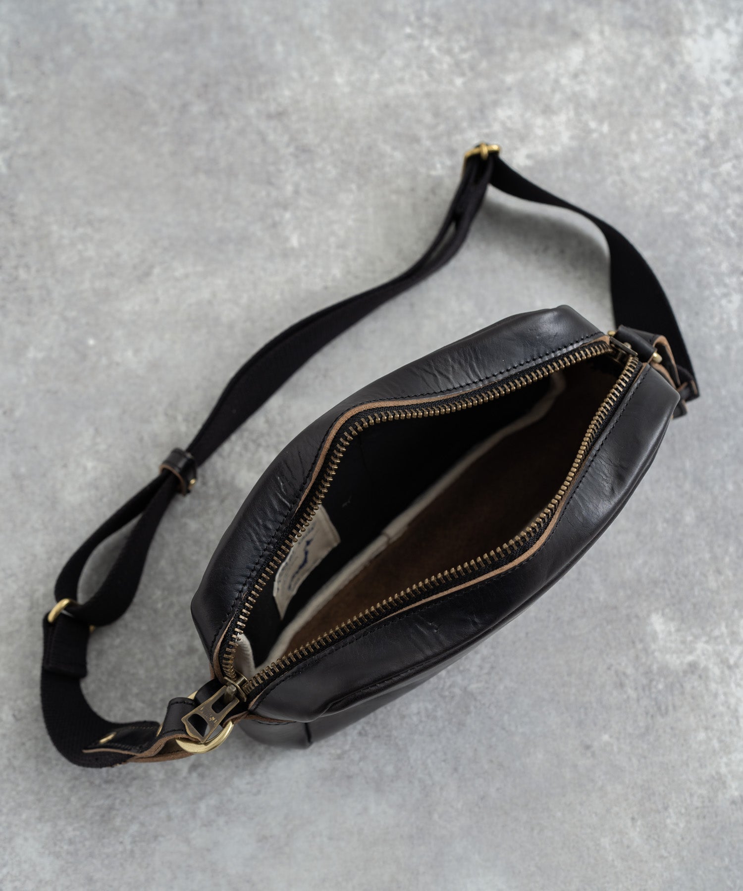 ロッキーモンロー Rocky Monroe ショルダーバッグ メンズ 本革 ヌメ革 栃木レザー HORWEEN 斜めがけ 鞄 ミニ ボディバッグ 2WAY ポーチ クラッチ ワンショルダー スクエア 軽量