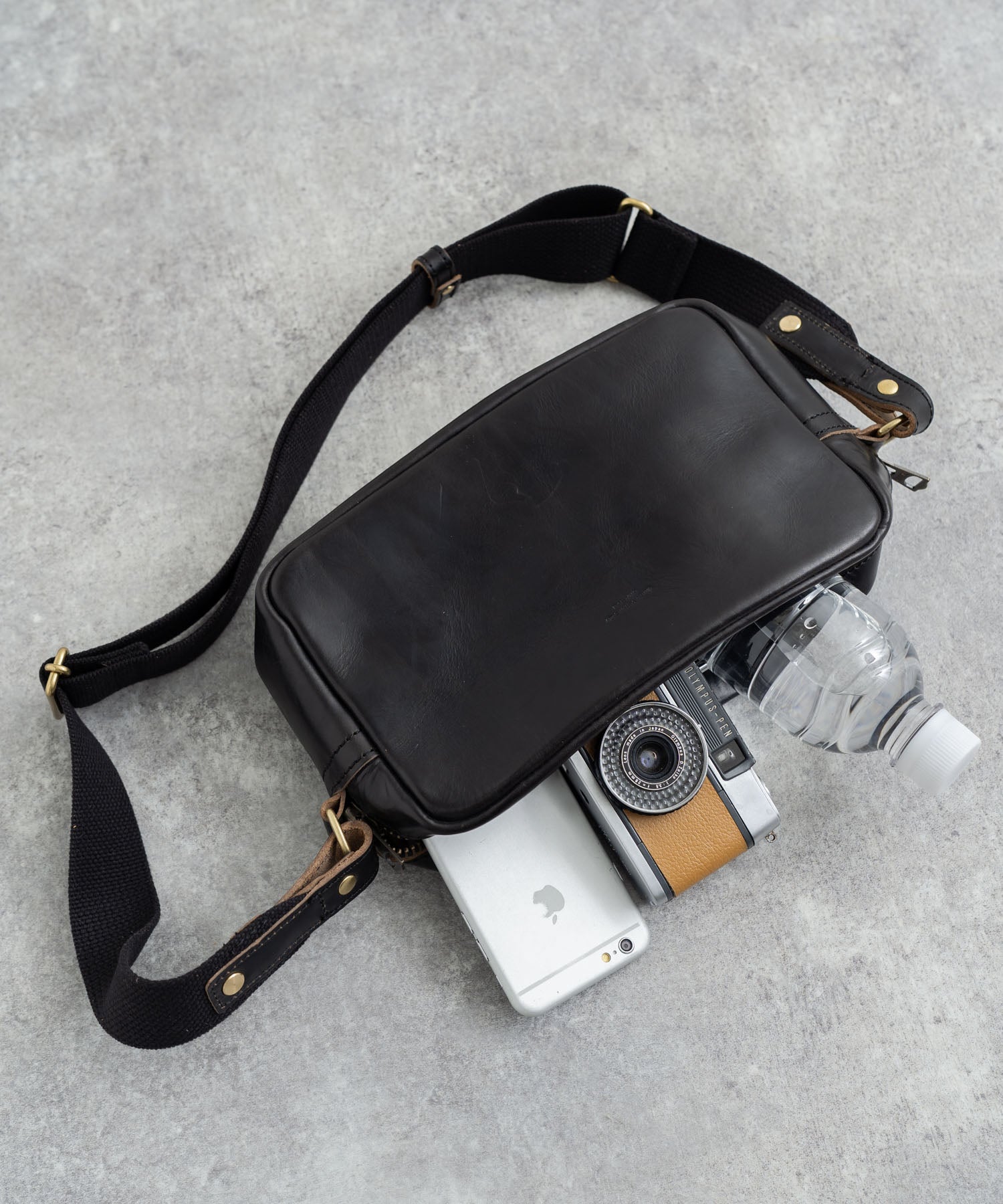 ロッキーモンロー Rocky Monroe ショルダーバッグ メンズ 本革 ヌメ革 栃木レザー HORWEEN 斜めがけ 鞄 ミニ ボディバッグ 2WAY ポーチ クラッチ ワンショルダー スクエア 軽量