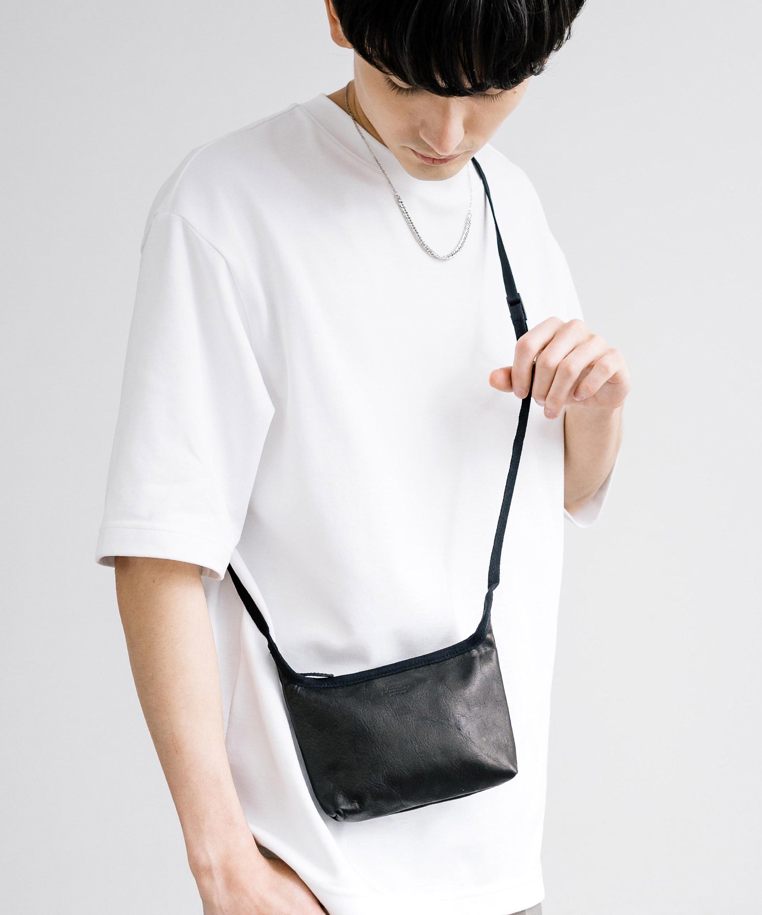 Rocky Monroe Shoulder Bag Pouch for Men and Women, Horse Leather, Compact, Outing, Leisure, Present, Gift, Crossbody, Shoulder Carry, Simple, Day