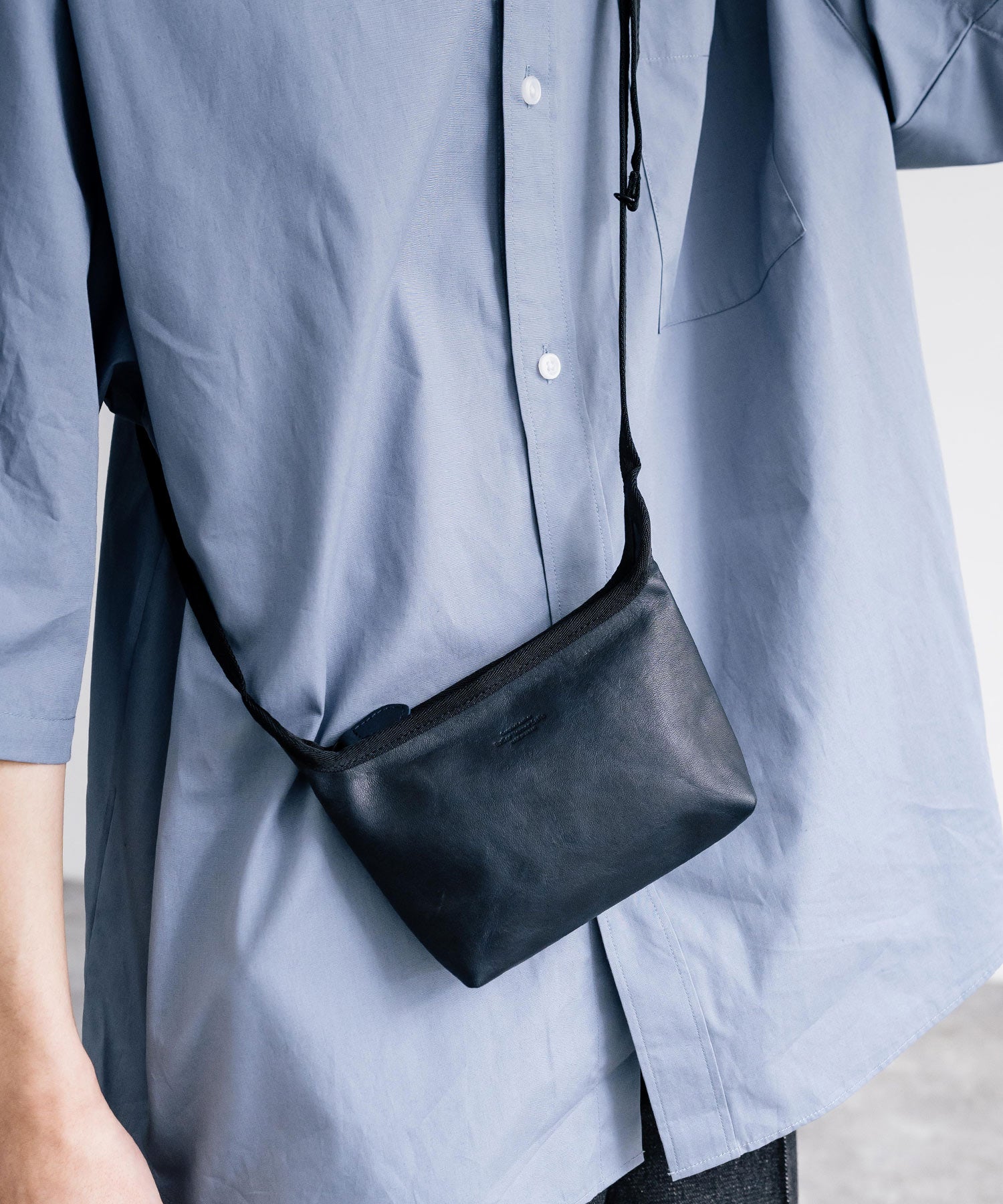 Rocky Monroe Shoulder Bag Pouch for Men and Women, Horse Leather, Compact, Outing, Leisure, Present, Gift, Crossbody, Shoulder Carry, Simple, Day