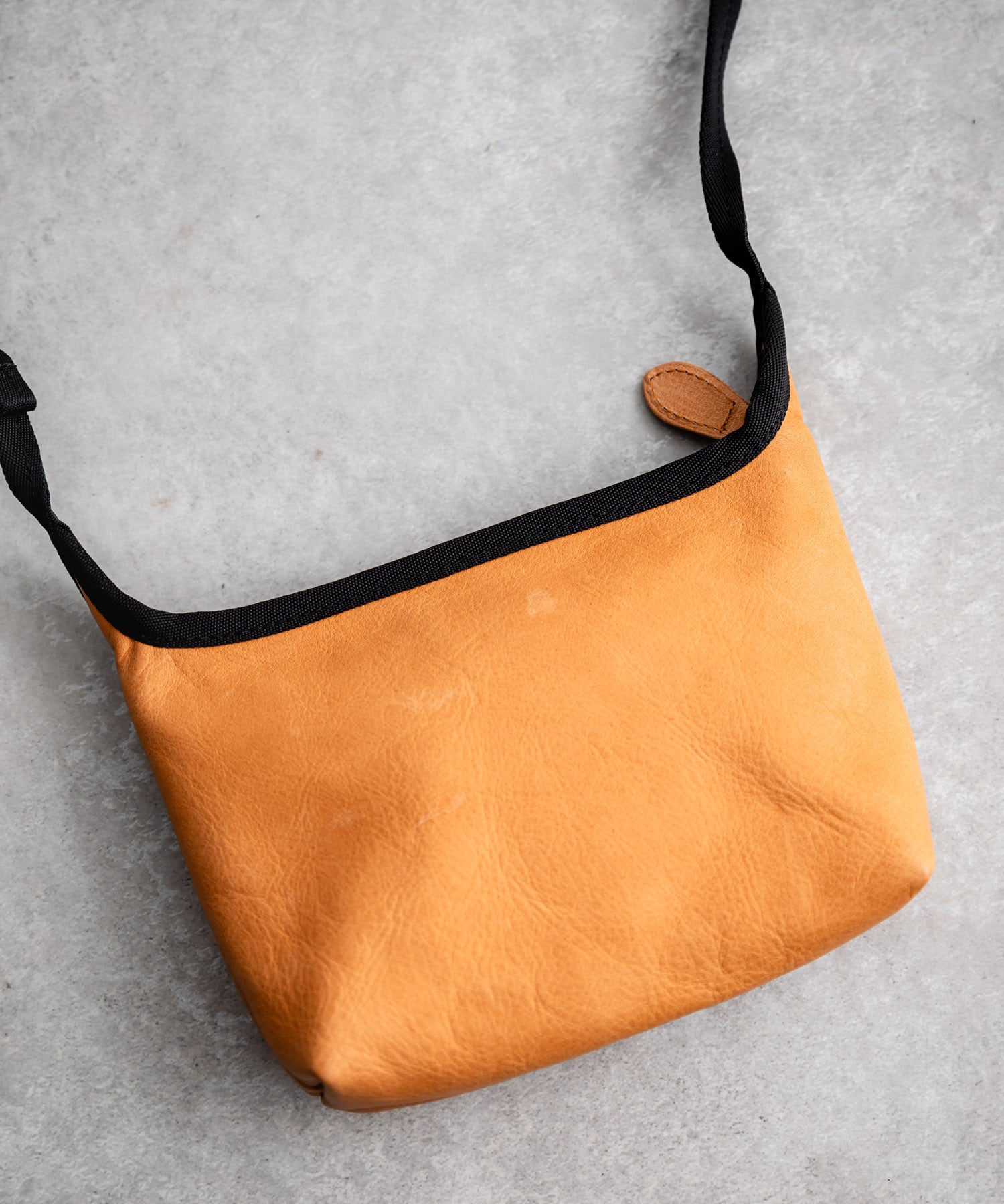 Rocky Monroe Shoulder Bag Pouch for Men and Women, Horse Leather, Compact, Outing, Leisure, Present, Gift, Crossbody, Shoulder Carry, Simple, Day