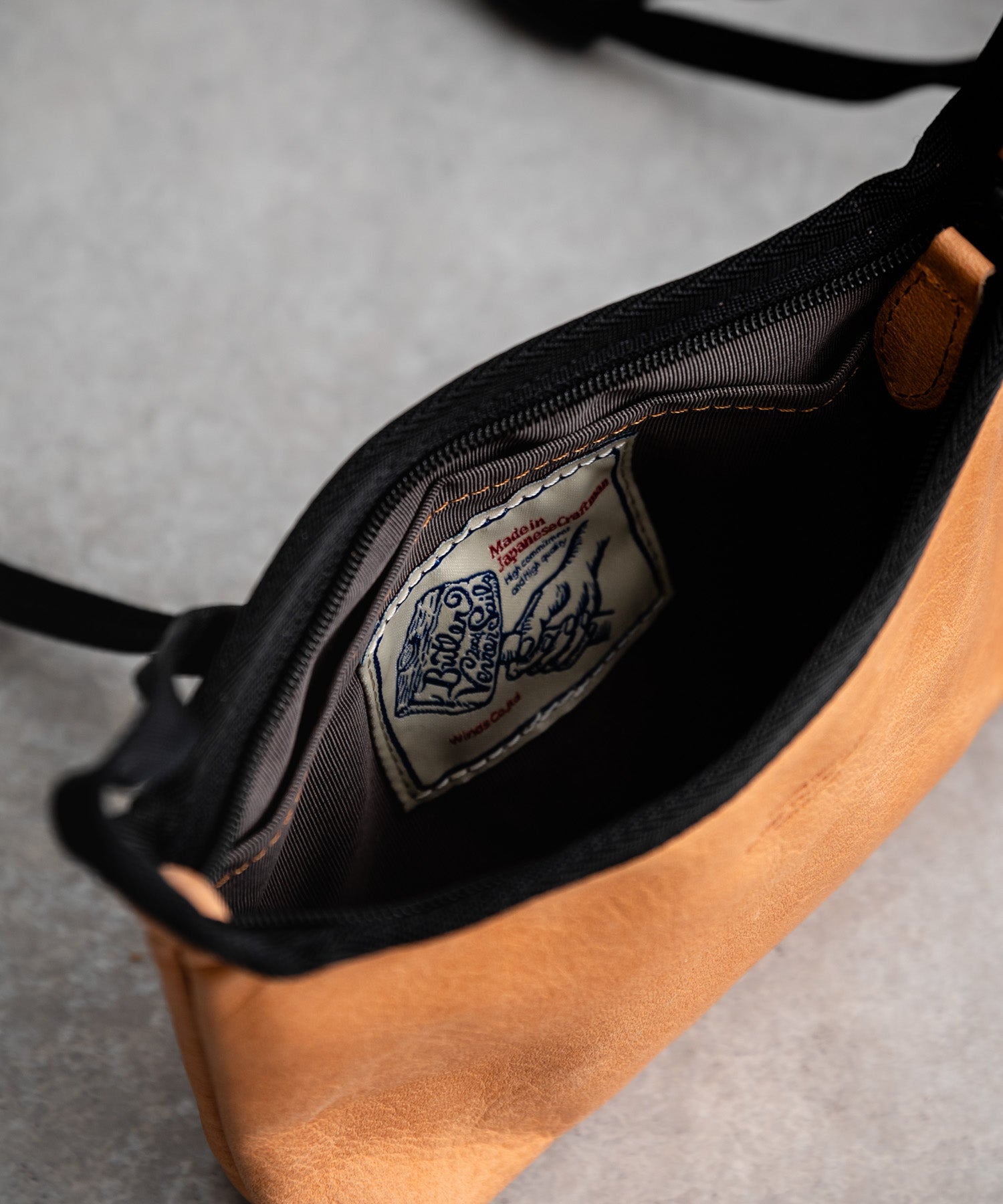 Rocky Monroe Shoulder Bag Pouch for Men and Women, Horse Leather, Compact, Outing, Leisure, Present, Gift, Crossbody, Shoulder Carry, Simple, Day