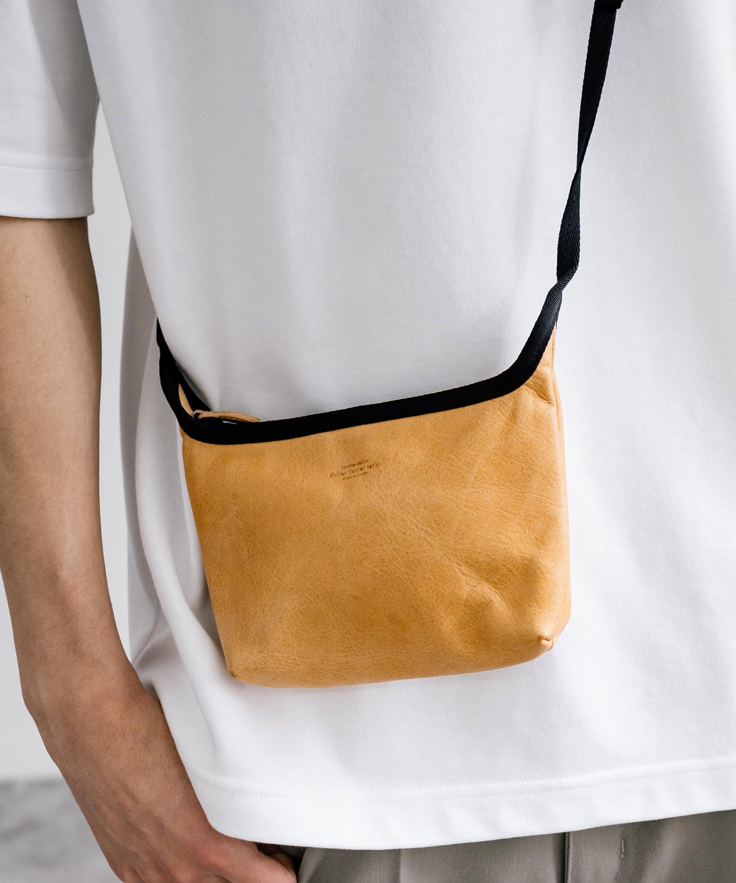 Rocky Monroe Shoulder Bag Pouch for Men and Women, Horse Leather, Compact, Outing, Leisure, Present, Gift, Crossbody, Shoulder Carry, Simple, Day