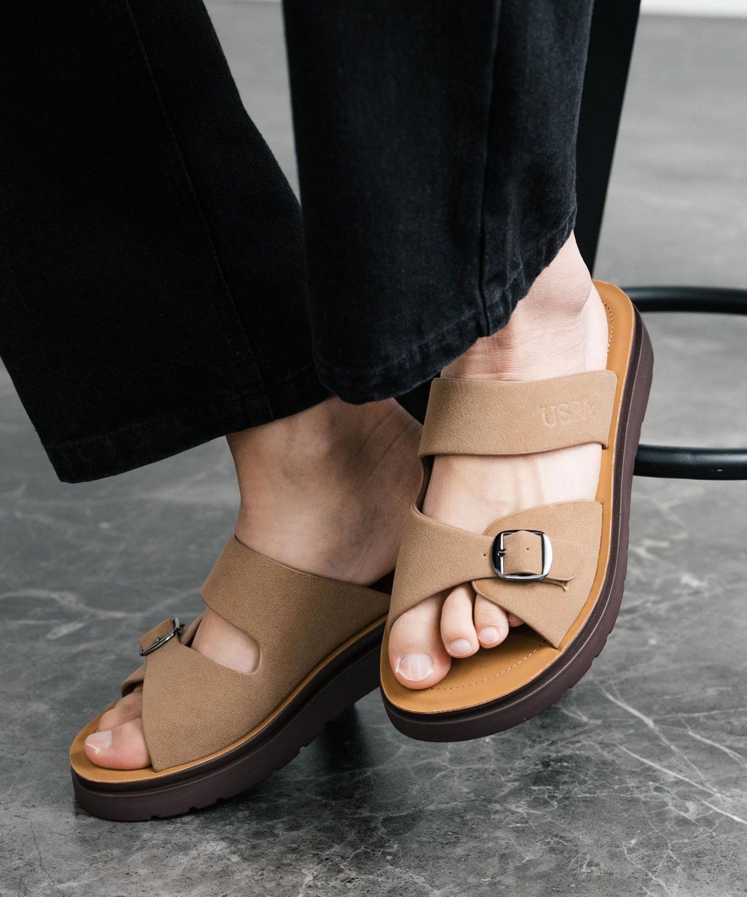 ロッキーモンロー Rocky Monroe バックルサンダル メンズ 靴 フラット フェイクレザー PU 合成皮革 ワンベルト シンプル ロゴ お洒落 U.S. POLO ASSN. 14692 (ブラック) ブラック