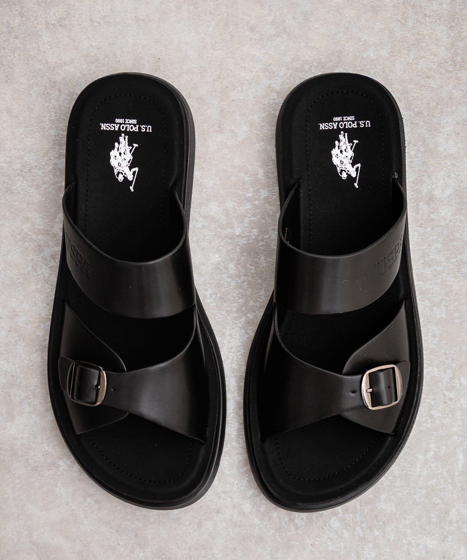 ロッキーモンロー Rocky Monroe バックルサンダル メンズ 靴 フラット フェイクレザー PU 合成皮革 ワンベルト シンプル ロゴ お洒落 U.S. POLO ASSN. 14692 (ブラック) ブラック