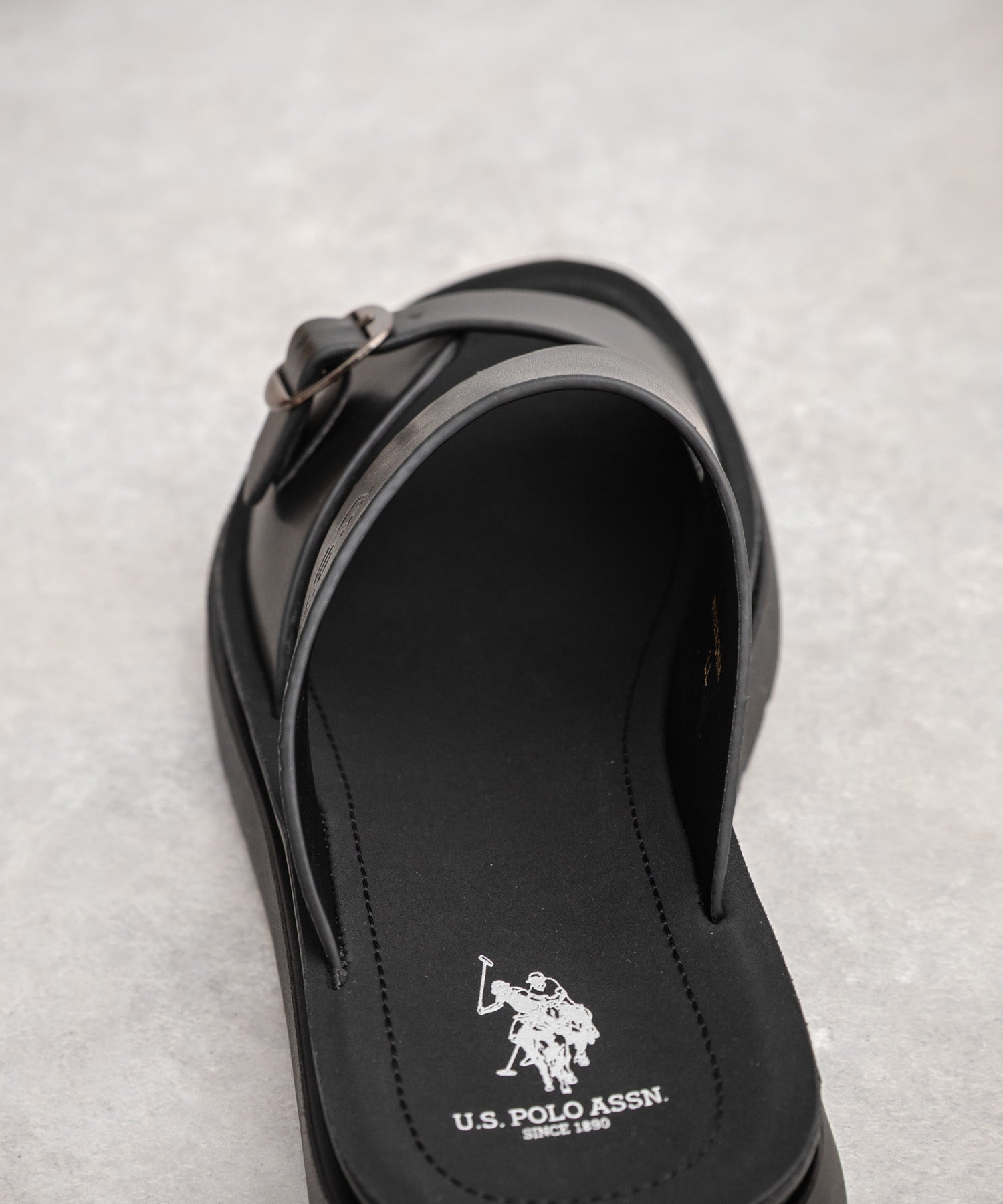 ロッキーモンロー Rocky Monroe バックルサンダル メンズ 靴 フラット フェイクレザー PU 合成皮革 ワンベルト シンプル ロゴ お洒落 U.S. POLO ASSN. 14692 (ブラック) ブラック