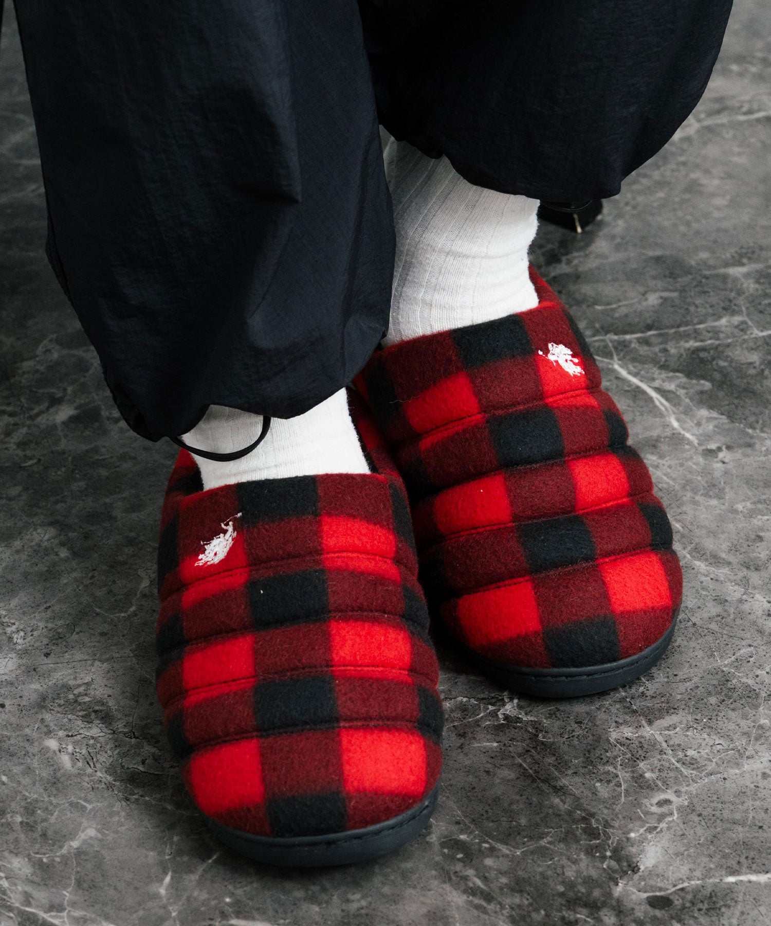 ロッキーモンロー Rocky Monroe モックシューズ スリッパ 靴 メンズ レディース バブーシュ ルームシューズ スリッポン 別注 オリジナル U.S. POLO ASSN. 14948 (レッド×ブラック(フリース)) レッド×ブラック(フリース)