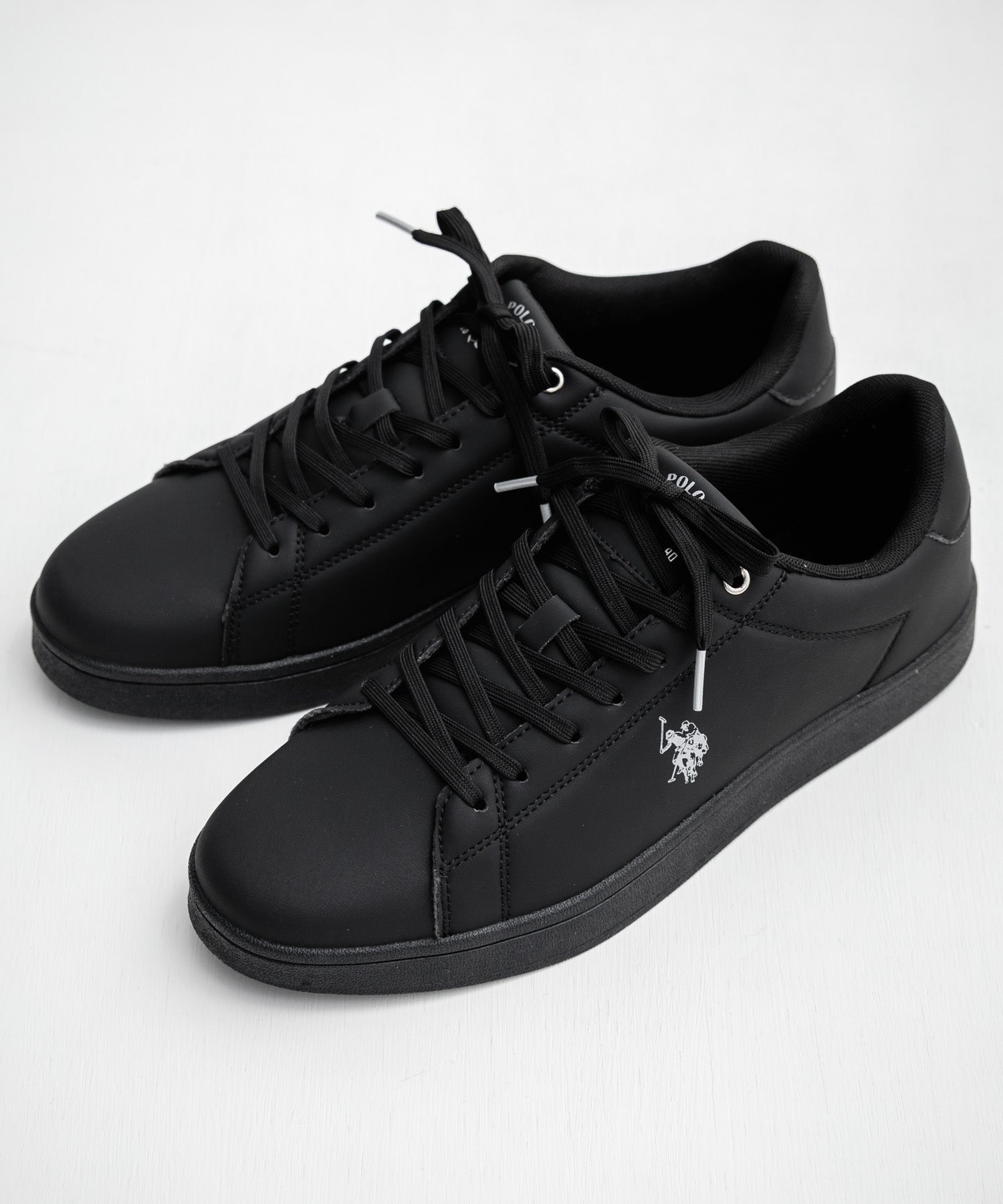 ロッキーモンロー Rocky Monroe スニーカー 紐靴 ロゴ メンズ レディース ローカット フェイクレザー PU 合成皮革 U.S. POLO ASSN. ユーエスポロアッスン 15640 (ブラック×シルバー) ブラック×シルバー