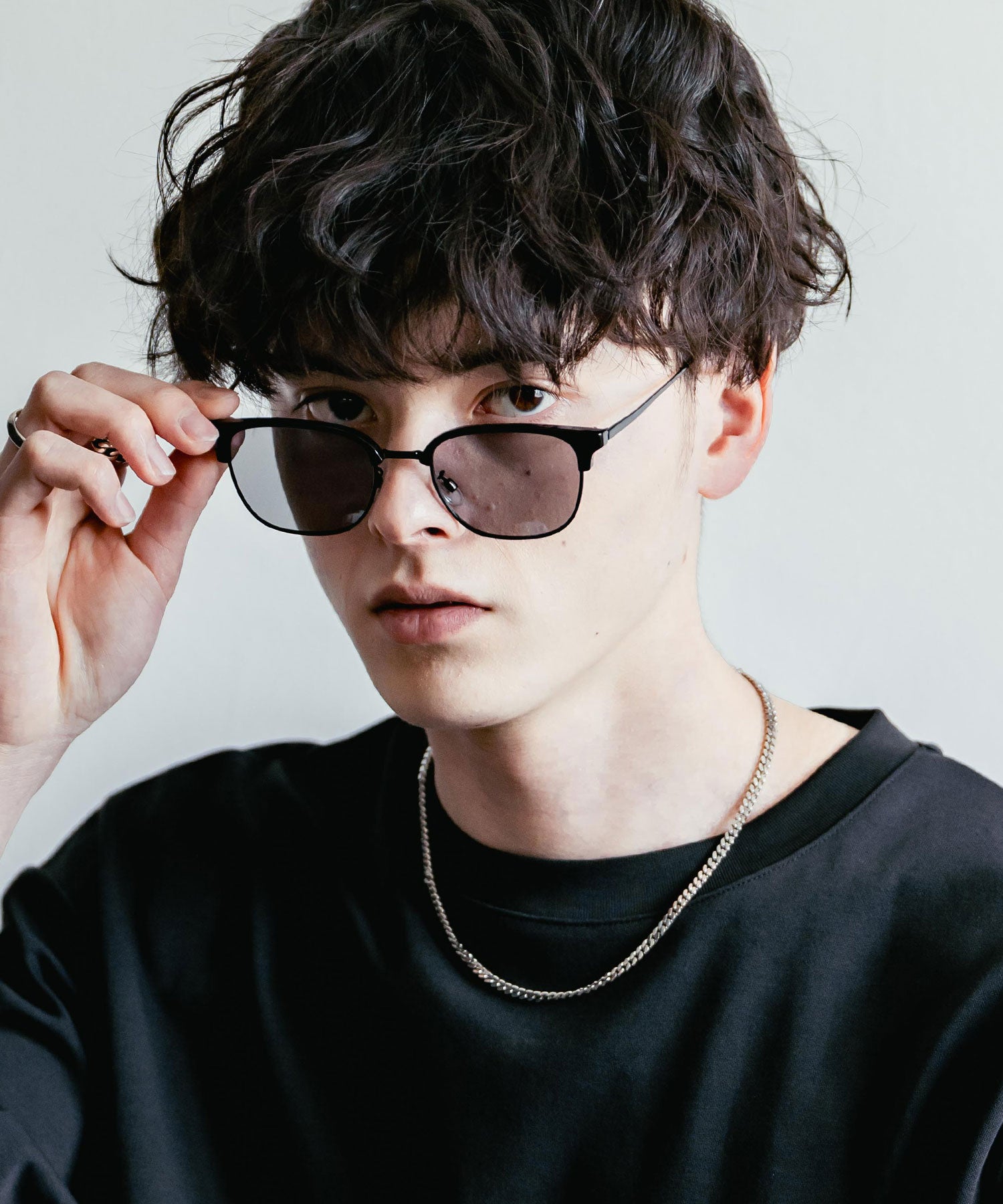 ロッキーモンロー Rocky Monroe サングラス カラーレンズ メンズ 伊達メガネ ウェリントン スクエア サーモント ハーフリム UVカット 紫外線対策 アイウェア 巾着ケース付き 14466 (B1.ブラック×チャコール) B1.ブラック×チャコール