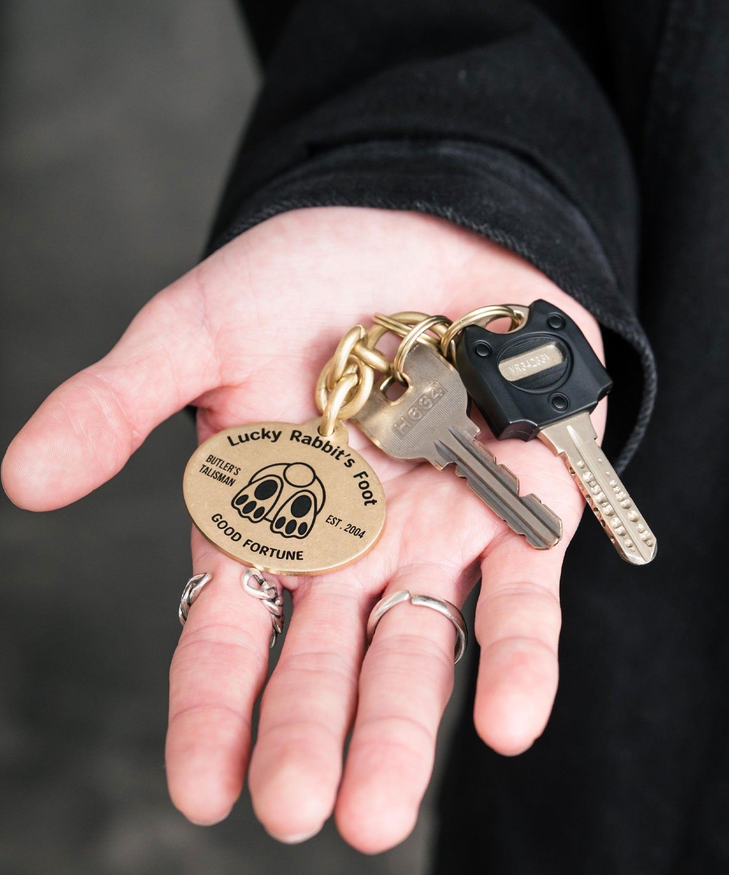 ロッキーモンロー Rocky Monroe キーホルダー キーチャーム メンズ レディース キーリング ストラップ ウサギ 日本製 国産 Butler Verner Sails JF-3047 15568 (ブラス) ブラス