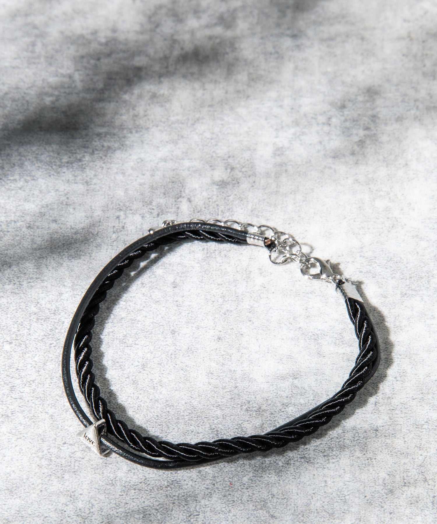 ロッキーモンロー Rocky Monroe アンクレット ブレスレット メンズ レディース つけっぱなし 2連 シルバー PU フェイクレザー チャーム カラーコード ペア シンプル 英字 9571