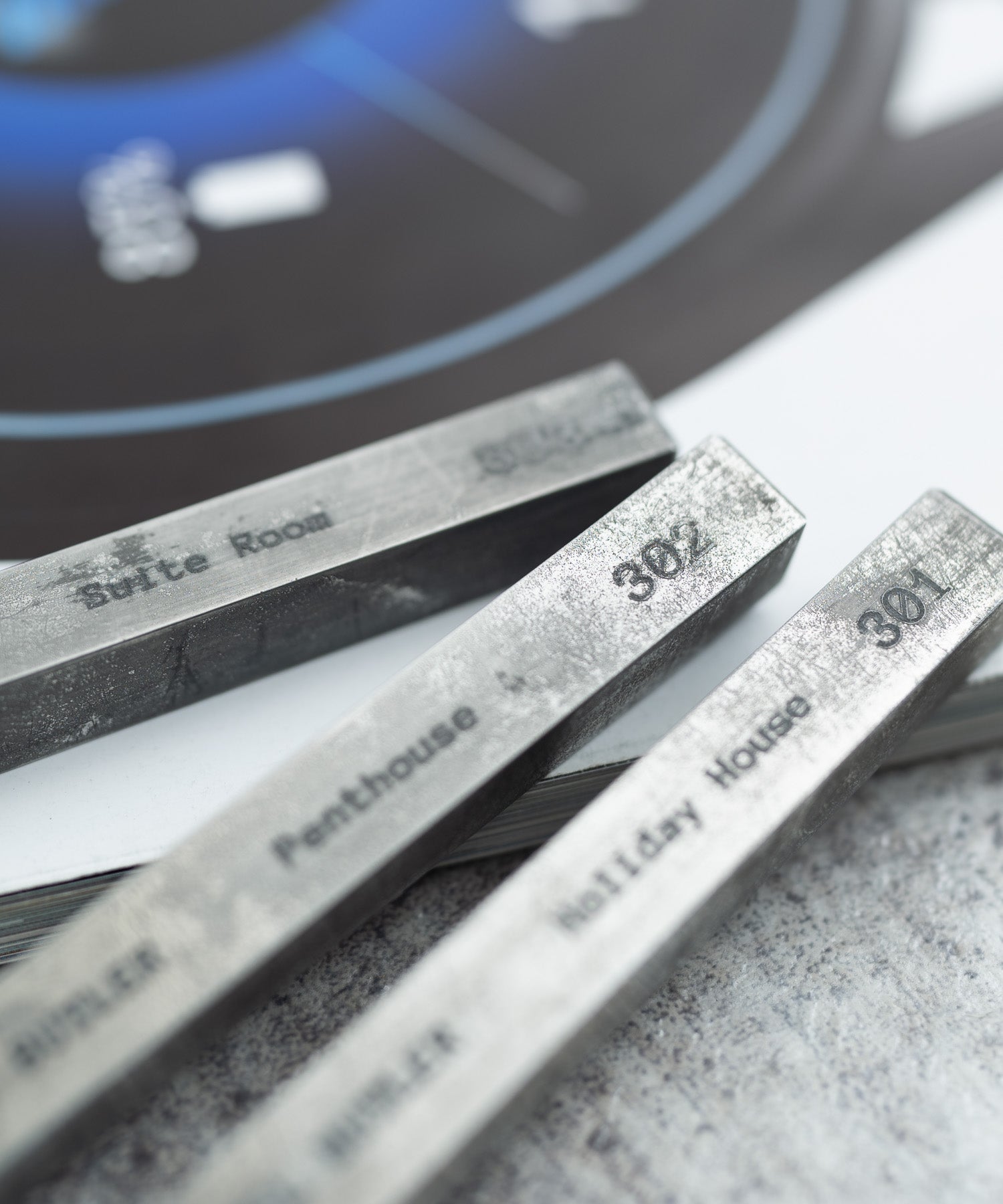 ロッキーモンロー Rocky Monroe キーホルダー ホテルキー ルームキー 日本製 アルミ メンズ レディース キーリング キーチェーン アメカジ カジュアル シンプル 鍵 カギ プレゼント トラッ (302.Penthouse) 302.Penthouse