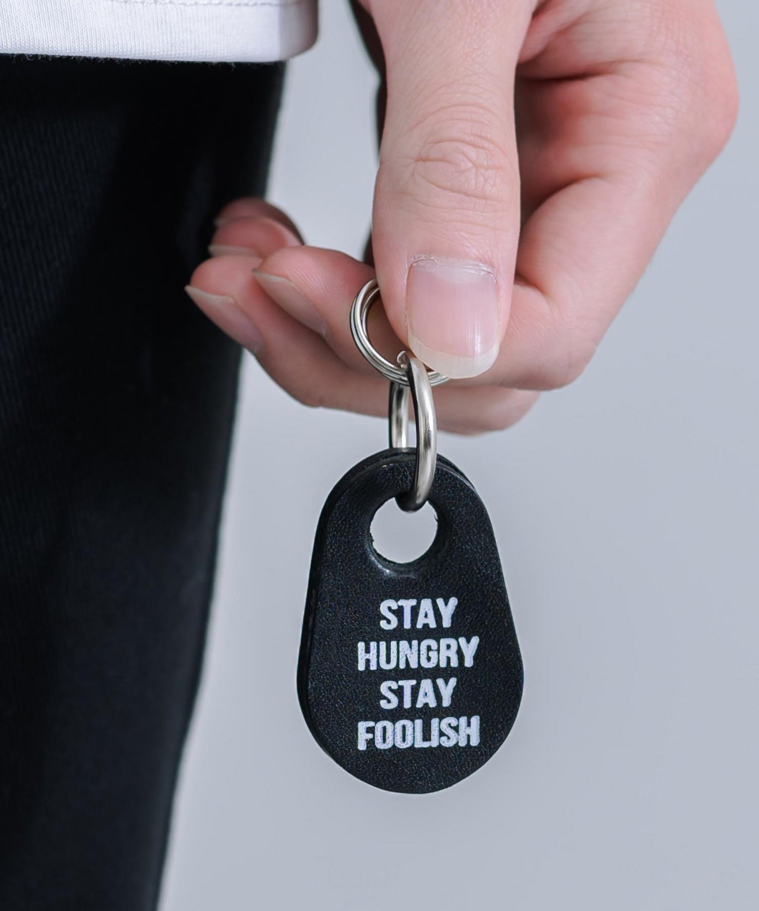 ロッキーモンロー Rocky Monroe キーチャーム COWタグ キーホルダー 本革 メンズ レディース 栃木レザー 牛革 日本製 国産 キーリング ストラップ カジュアル アメカジ シンプル ギフト (キャメル) キャメル