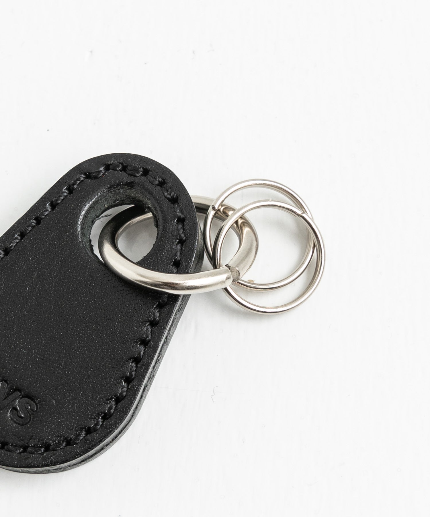 ロッキーモンロー Rocky Monroe キーチャーム COWタグ キーホルダー 本革 メンズ レディース 栃木レザー 牛革 日本製 国産 キーリング ストラップ カジュアル アメカジ シンプル ギフト (キャメル) キャメル